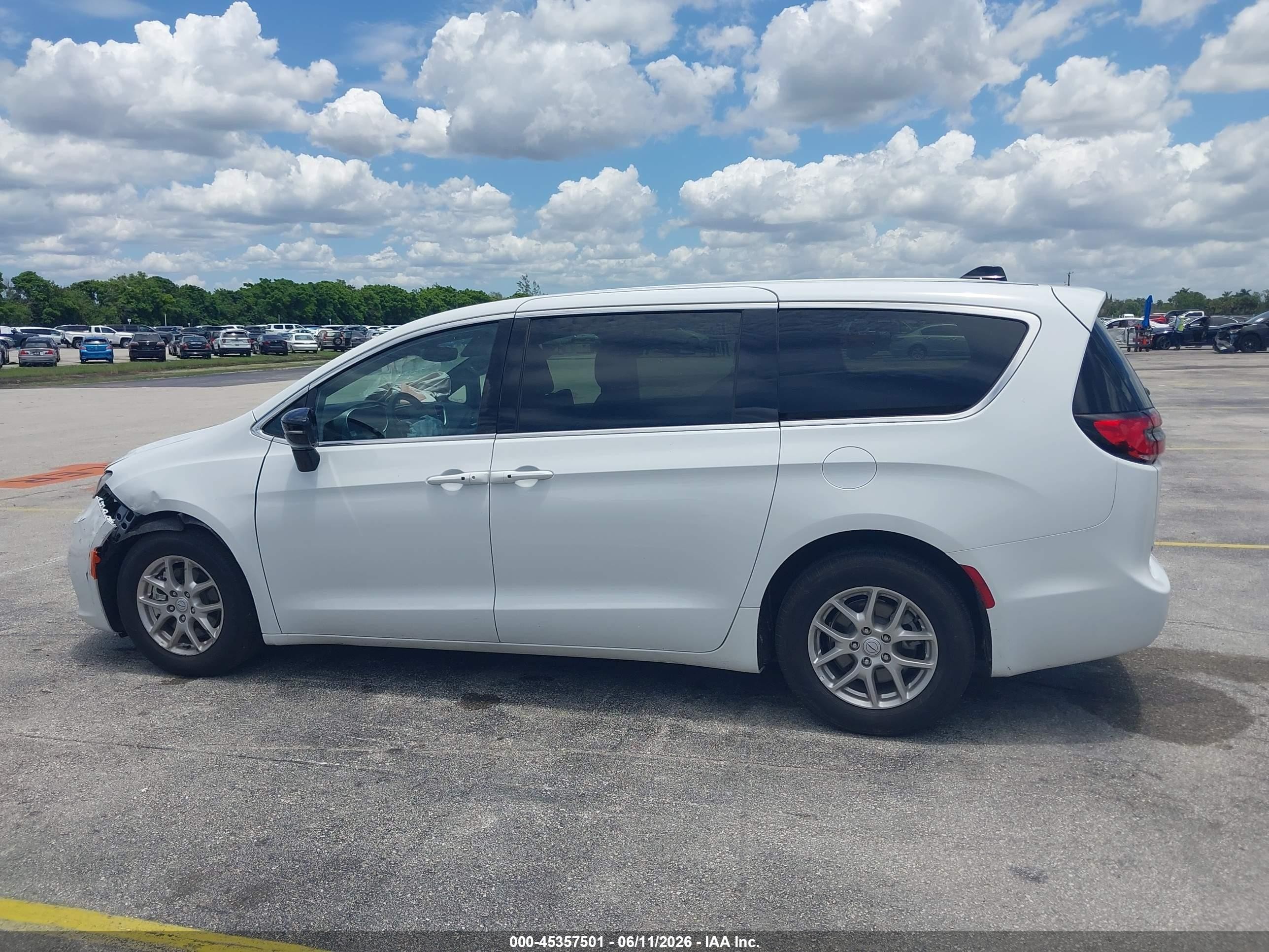 2026 Chrysler Pacifica Select White vin: 2C4RC1BG9TR201050