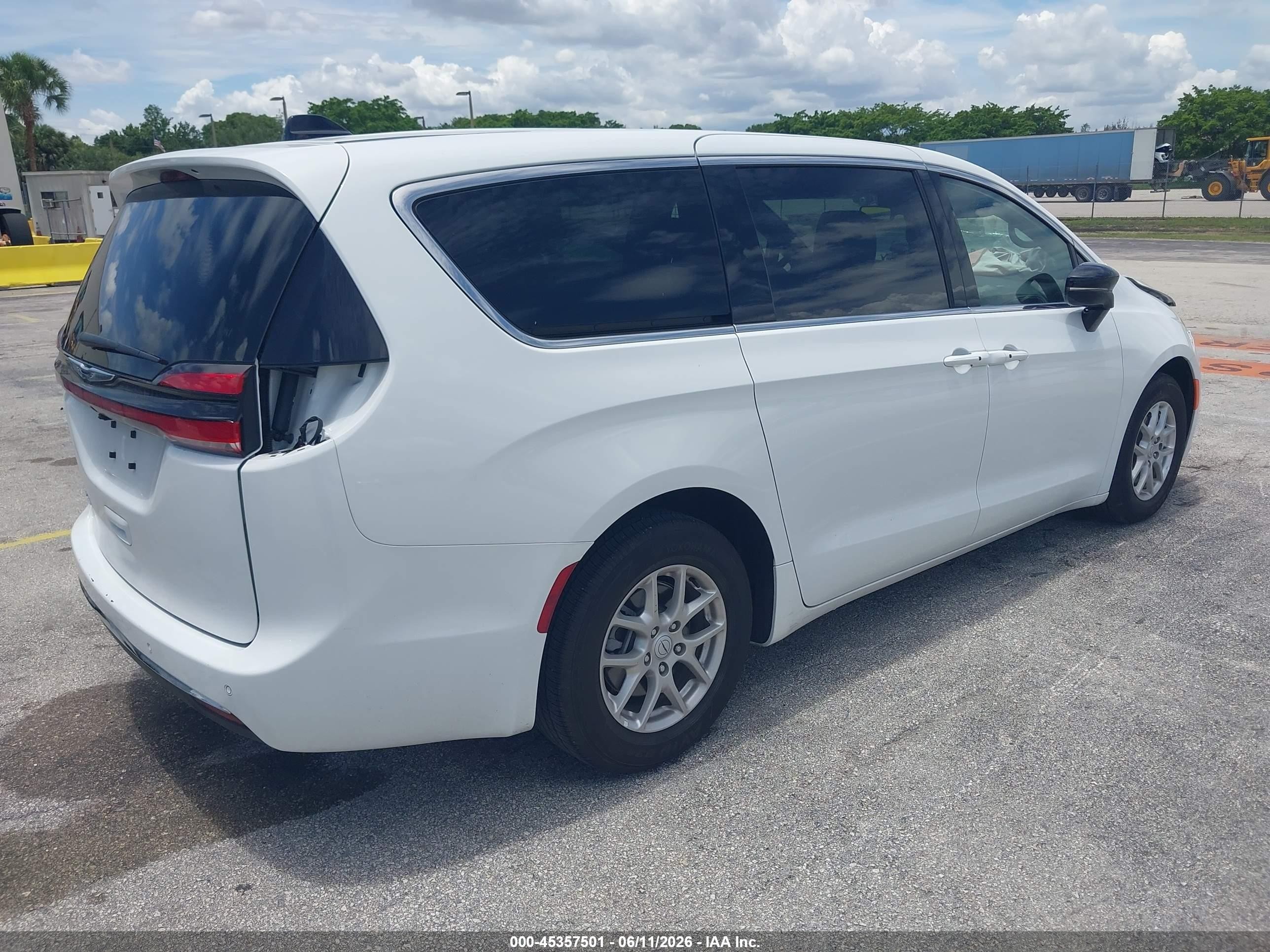 2026 Chrysler Pacifica Select White vin: 2C4RC1BG9TR201050