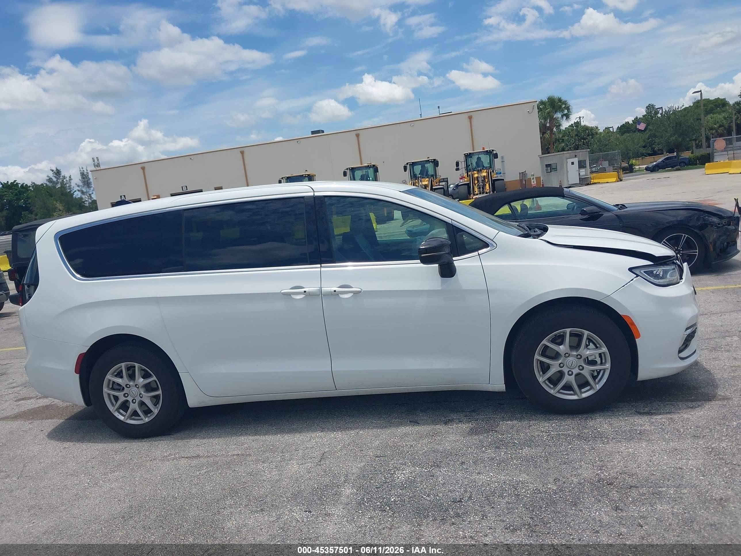 2026 Chrysler Pacifica Select White vin: 2C4RC1BG9TR201050