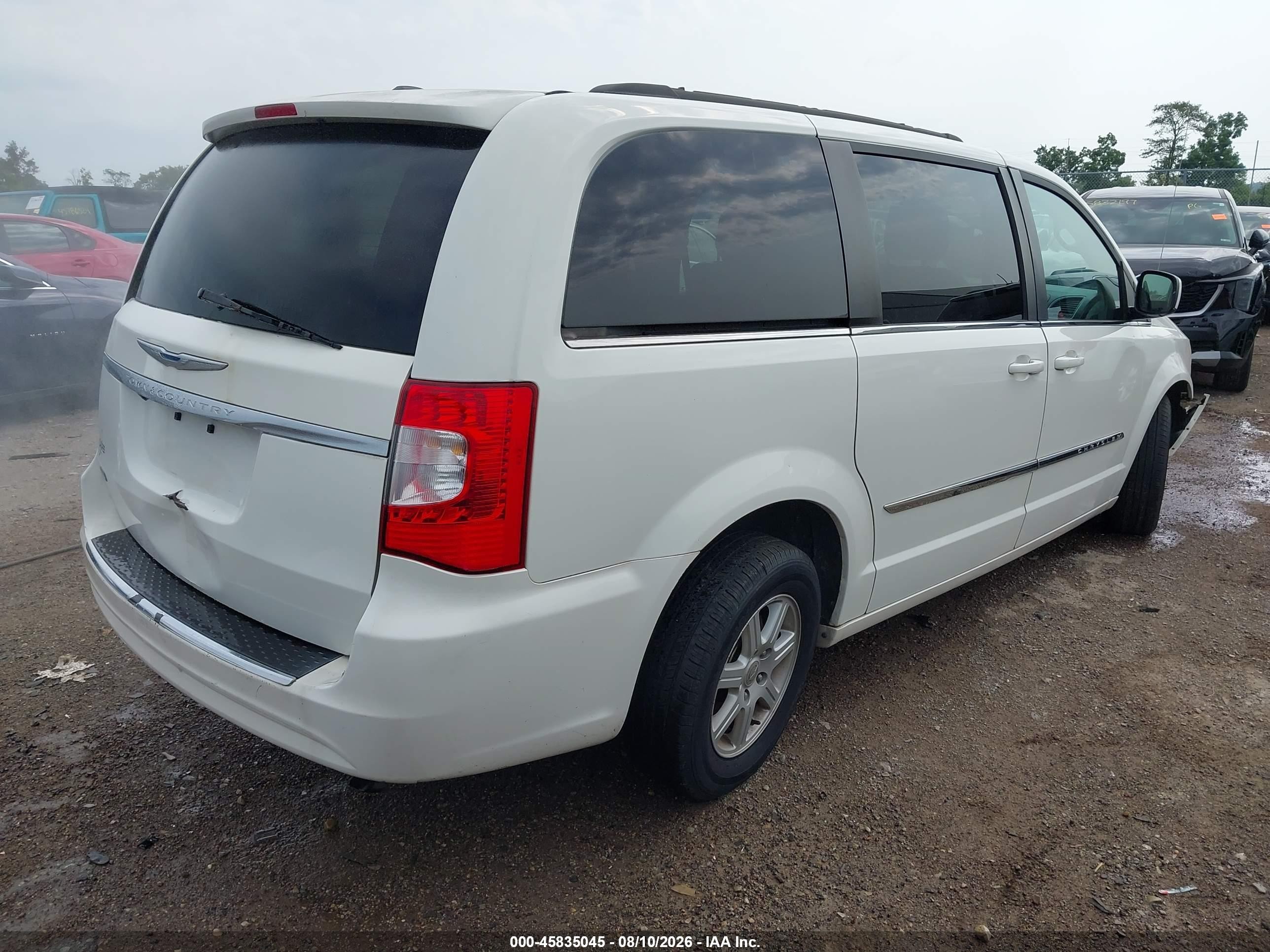 2012 Chrysler Town & Country Touring White vin: 2C4RC1BGXCR288909