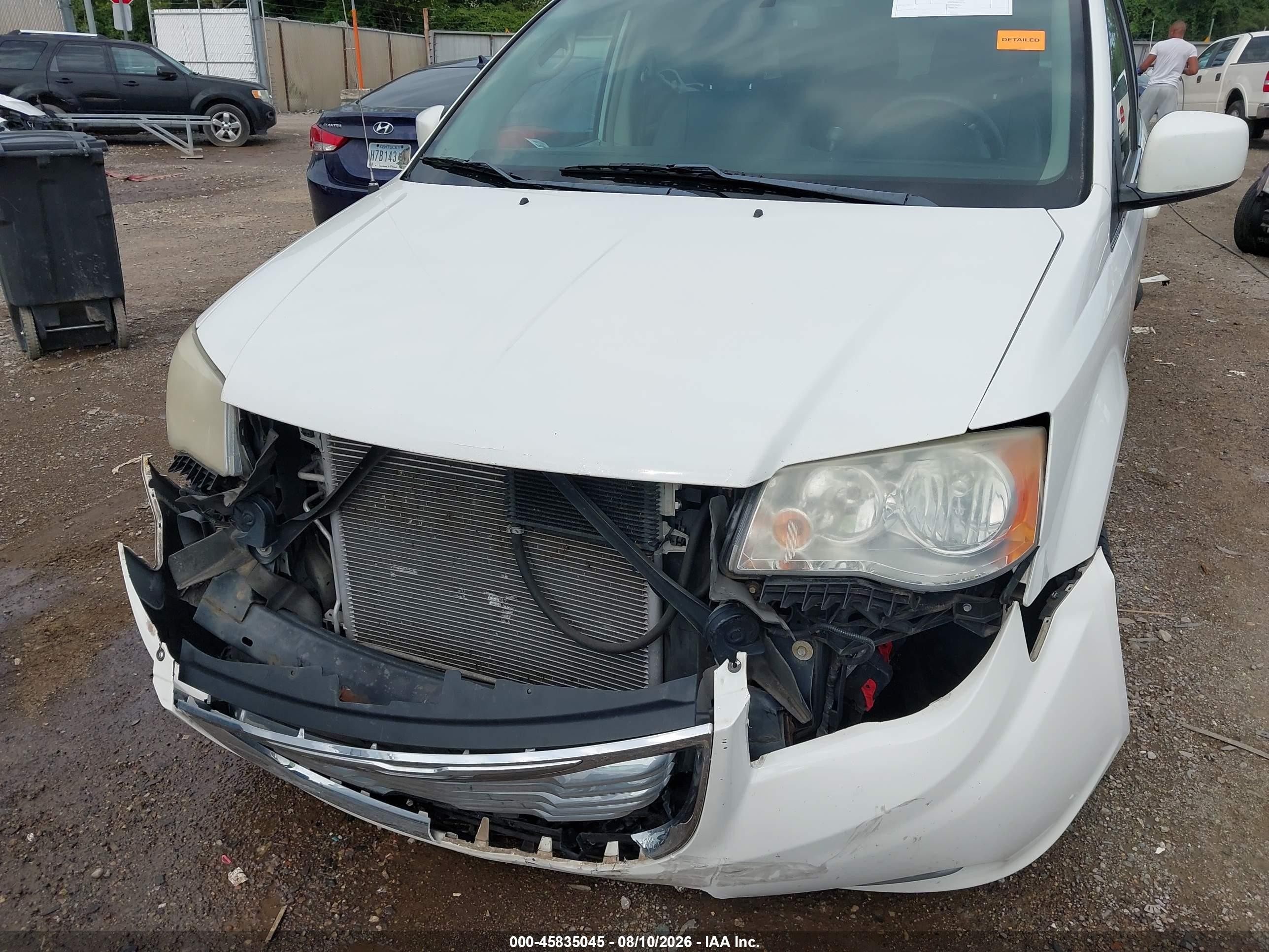 2012 Chrysler Town & Country Touring White vin: 2C4RC1BGXCR288909