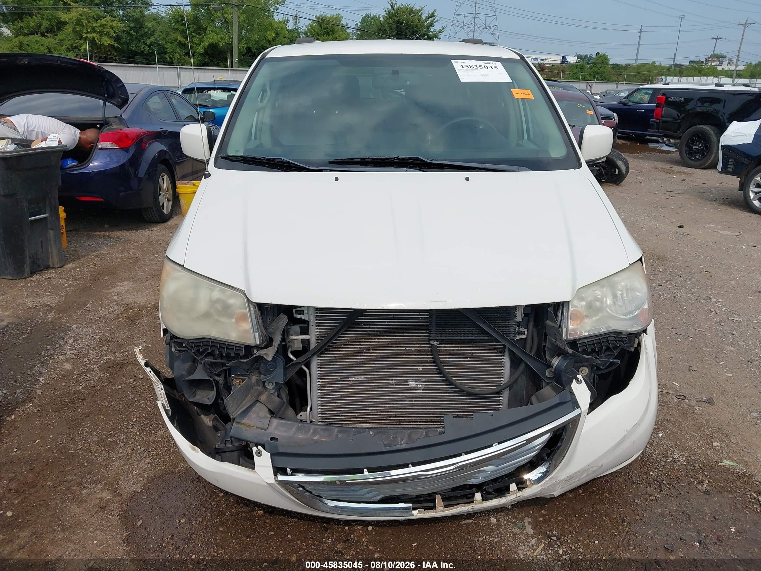 2012 Chrysler Town & Country Touring White vin: 2C4RC1BGXCR288909
