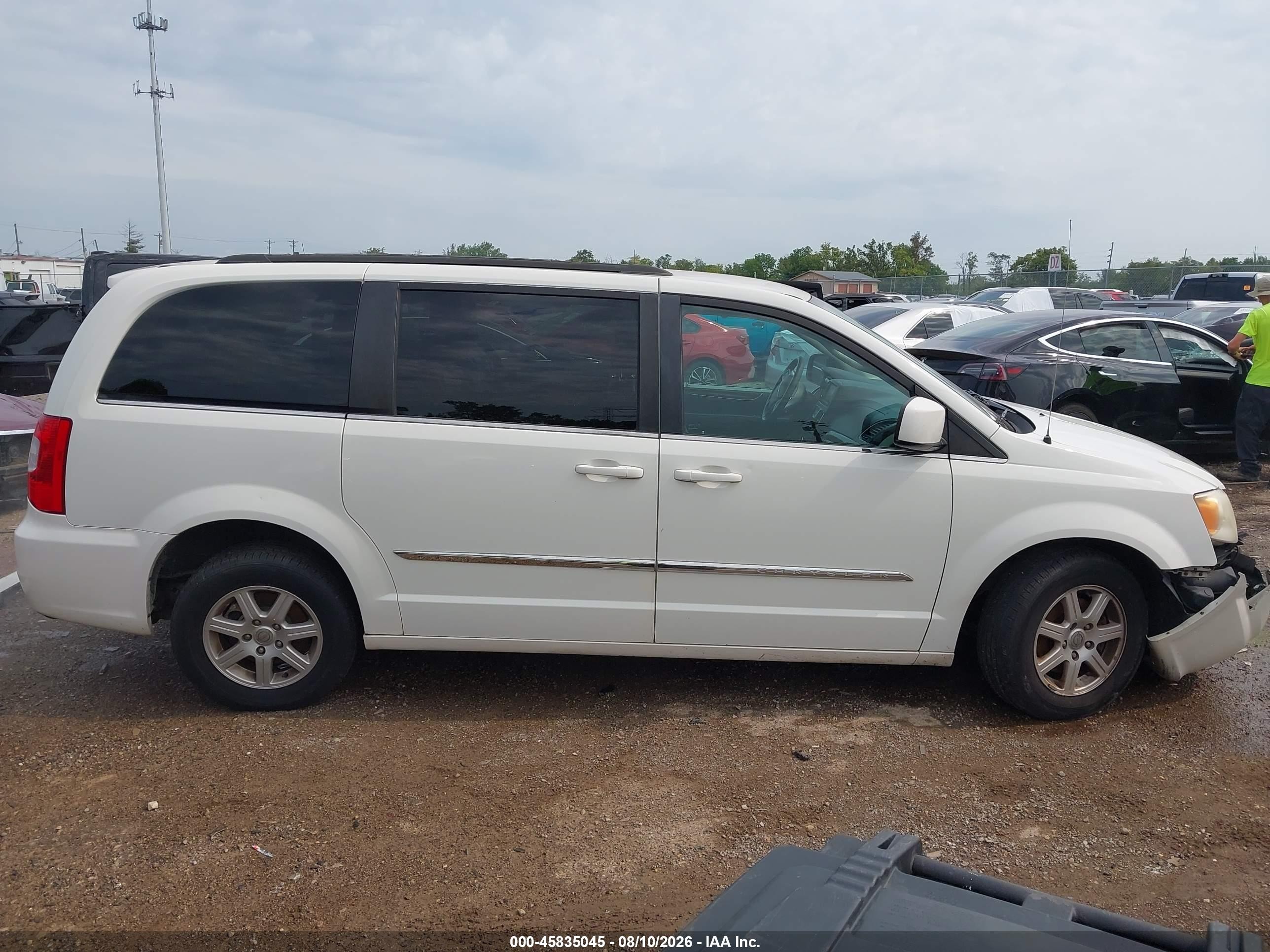 2012 Chrysler Town & Country Touring White vin: 2C4RC1BGXCR288909