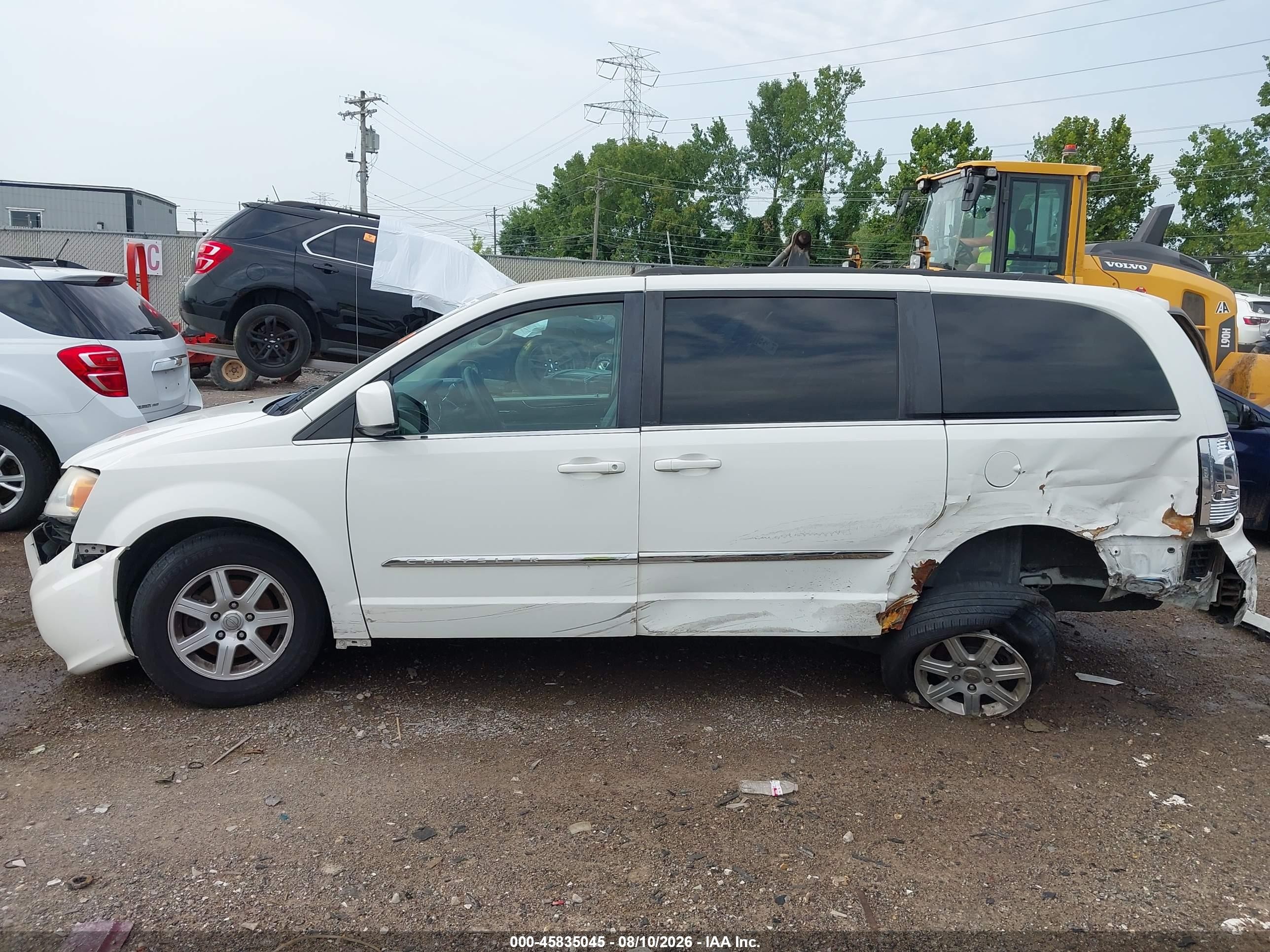 2012 Chrysler Town & Country Touring White vin: 2C4RC1BGXCR288909