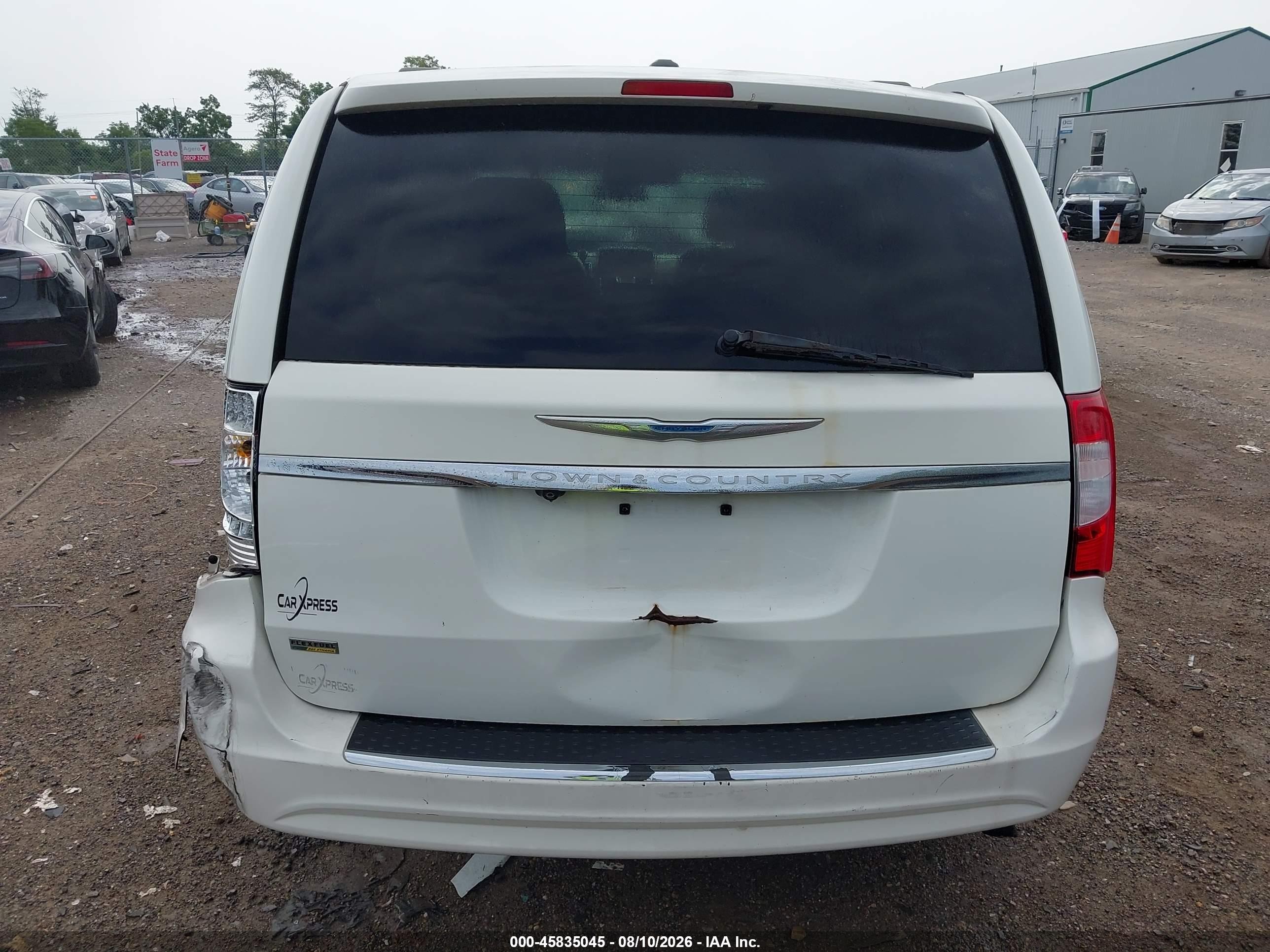 2012 Chrysler Town & Country Touring White vin: 2C4RC1BGXCR288909