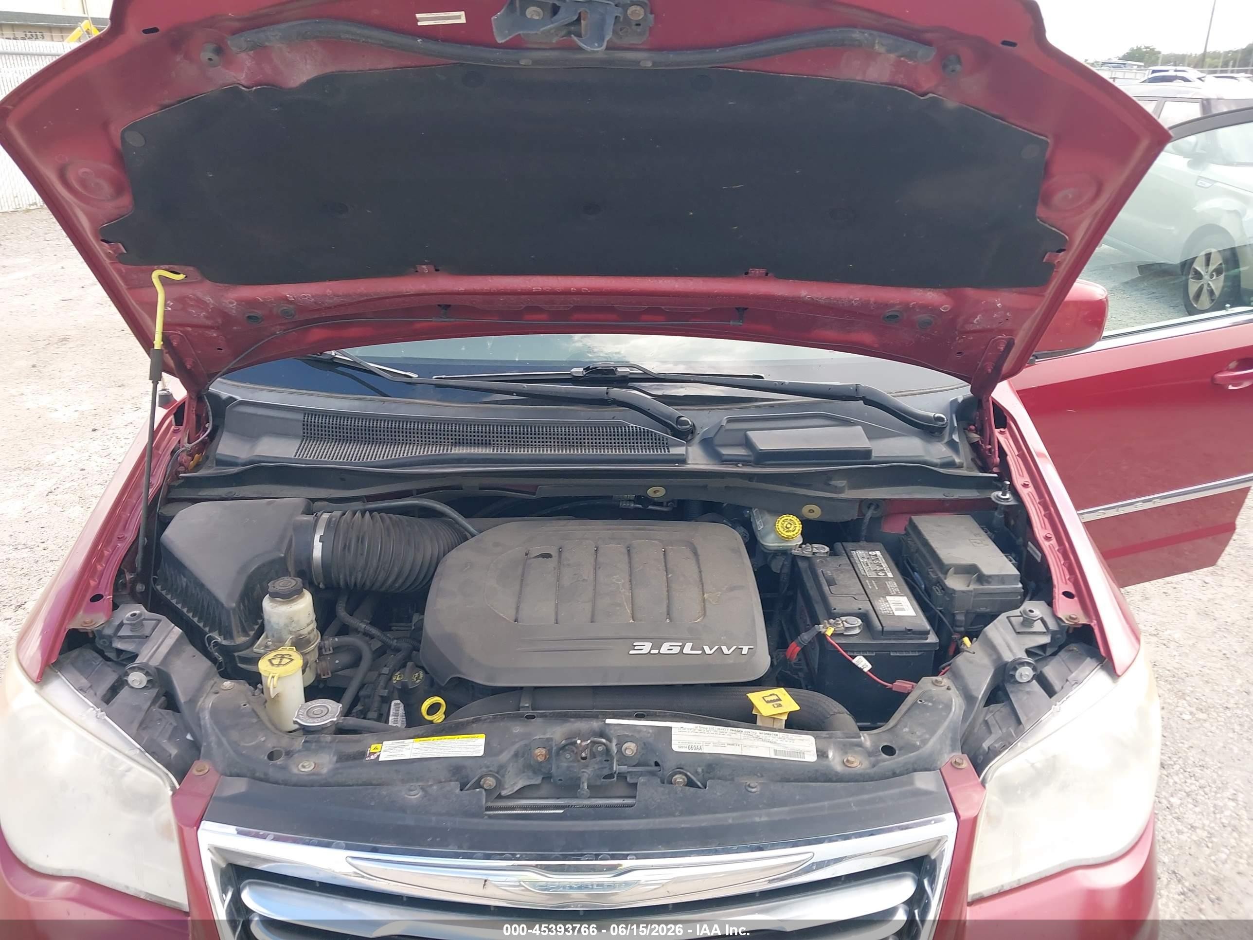2012 Chrysler Town & Country Touring Maroon vin: 2C4RC1BGXCR331063