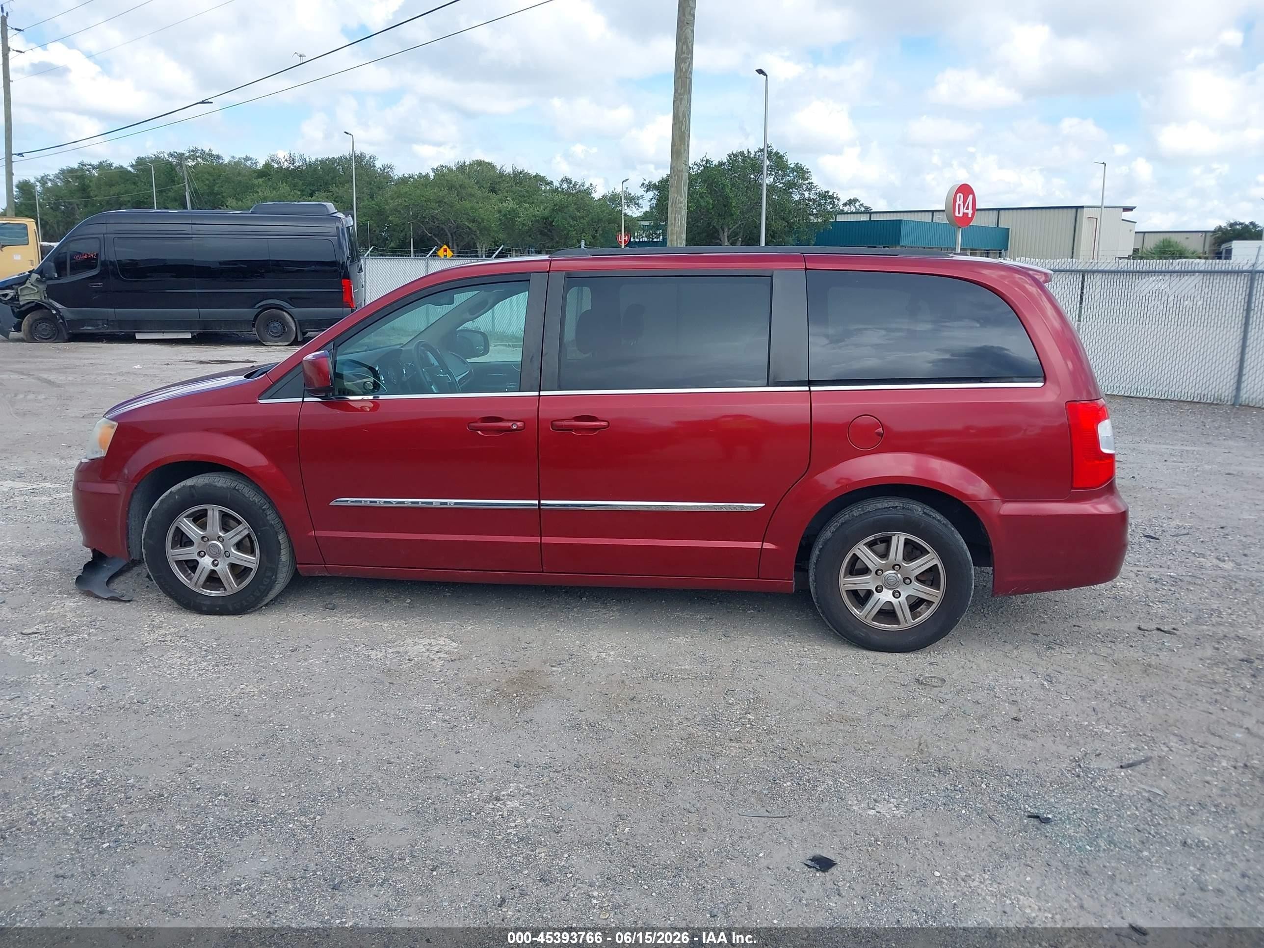 2012 Chrysler Town & Country Touring Maroon vin: 2C4RC1BGXCR331063