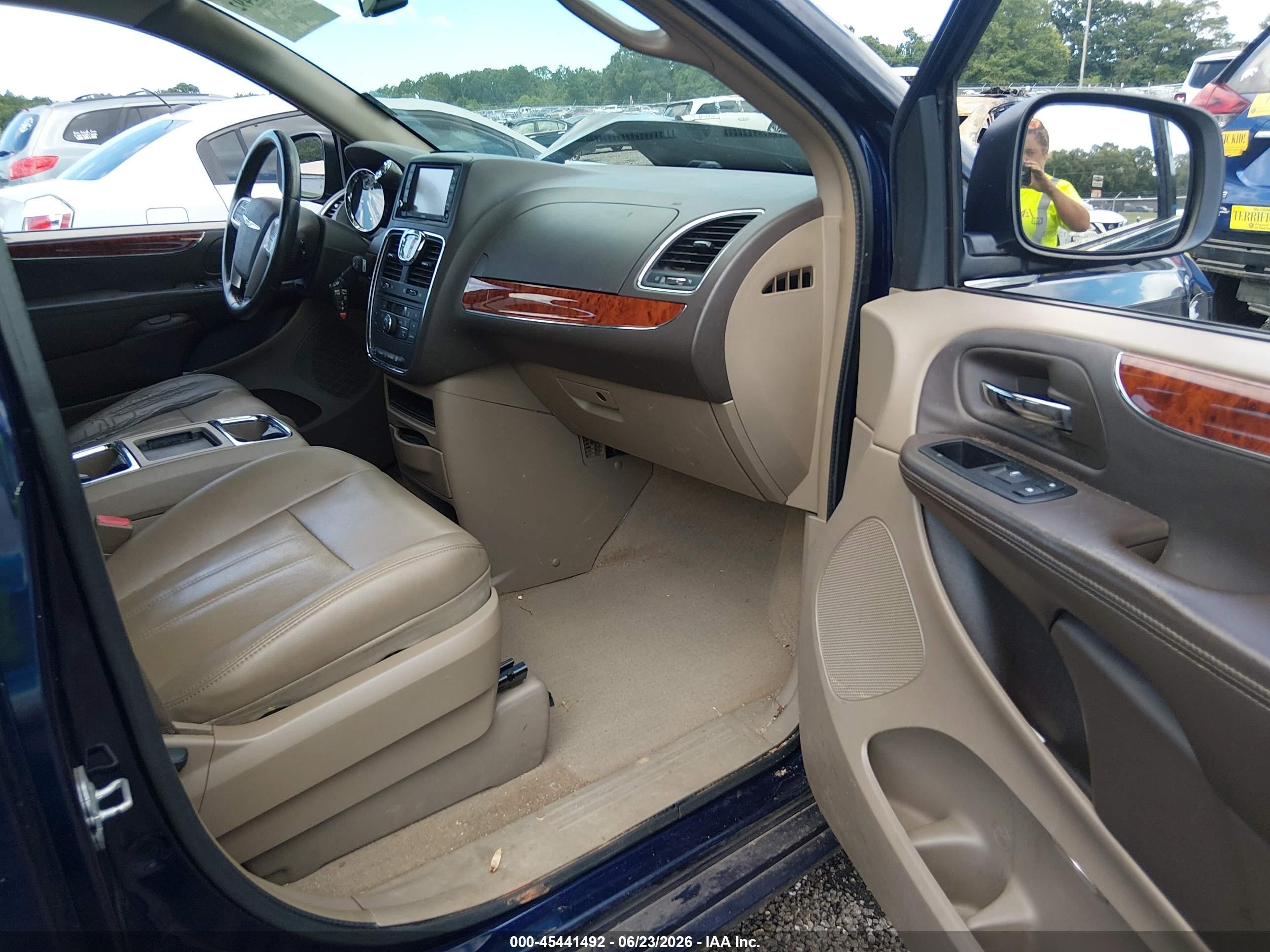 2013 Chrysler Town & Country Touring Blue vin: 2C4RC1BGXDR539462