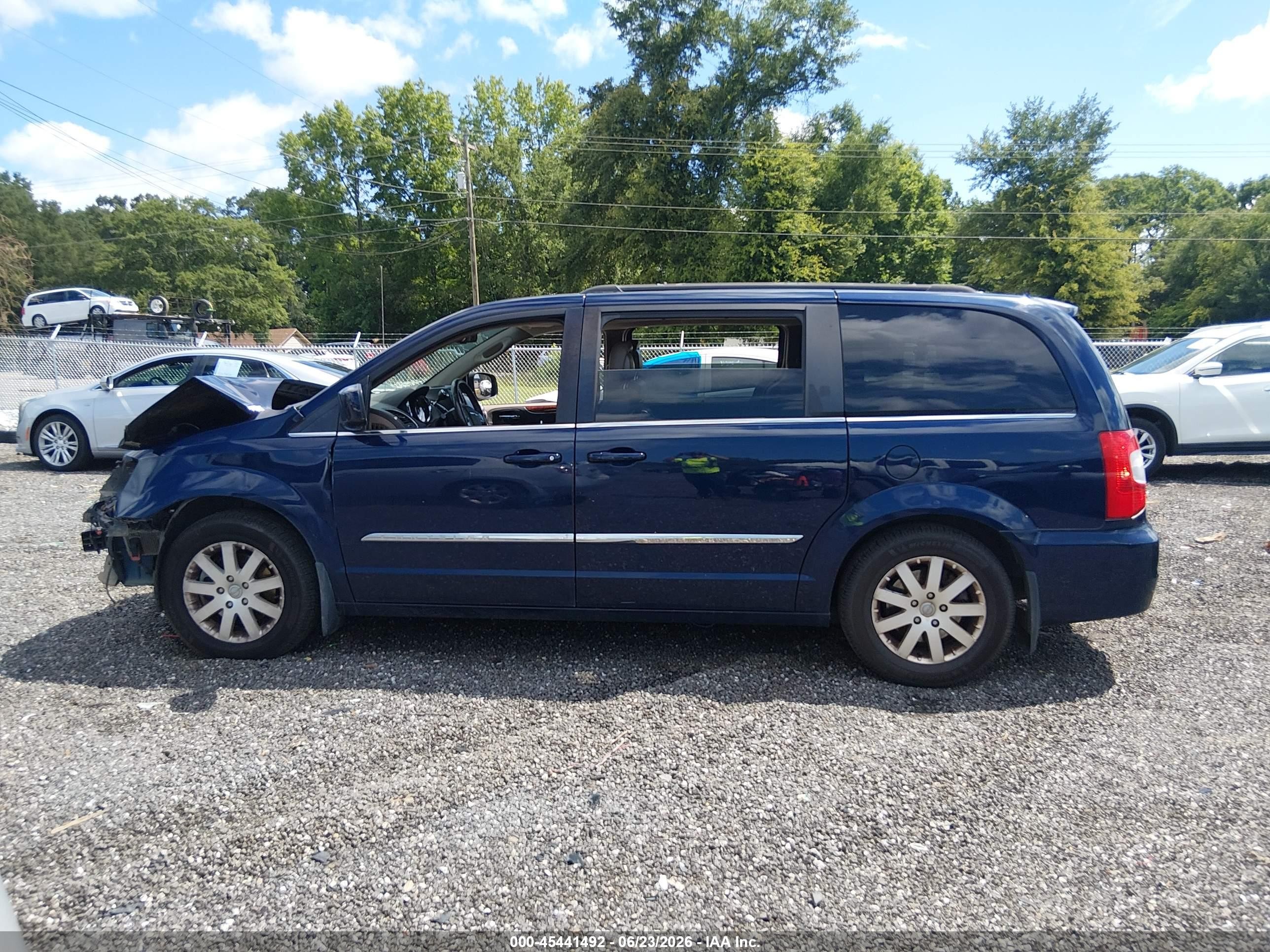 2013 Chrysler Town & Country Touring Blue vin: 2C4RC1BGXDR539462