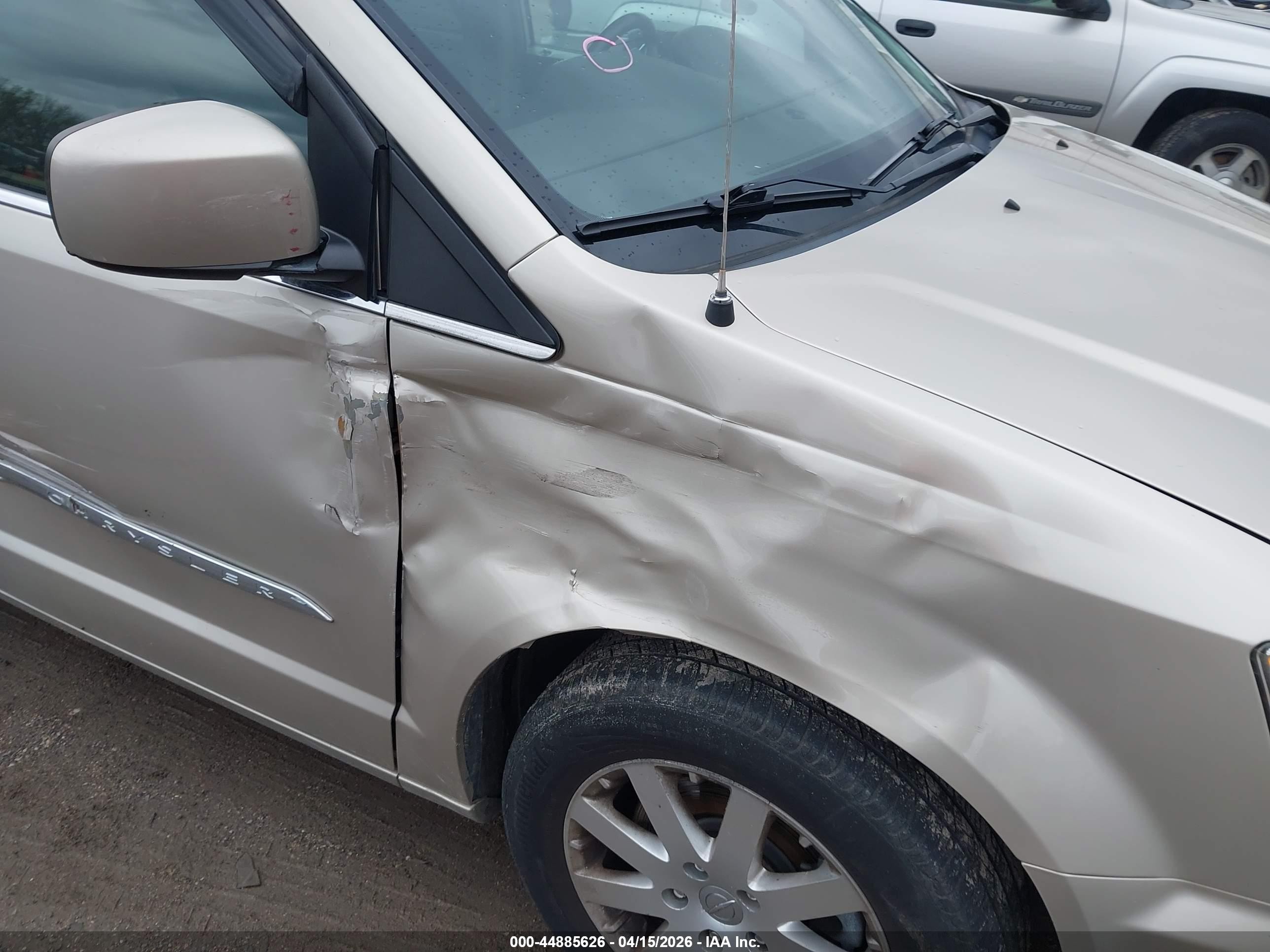 2013 Chrysler Town & Country Touring Gold vin: 2C4RC1BGXDR563938