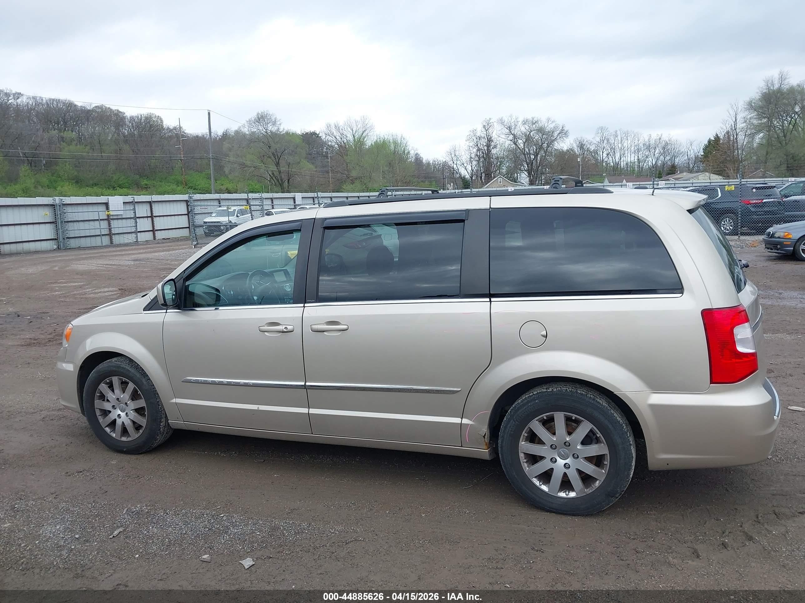2013 Chrysler Town & Country Touring Gold vin: 2C4RC1BGXDR563938