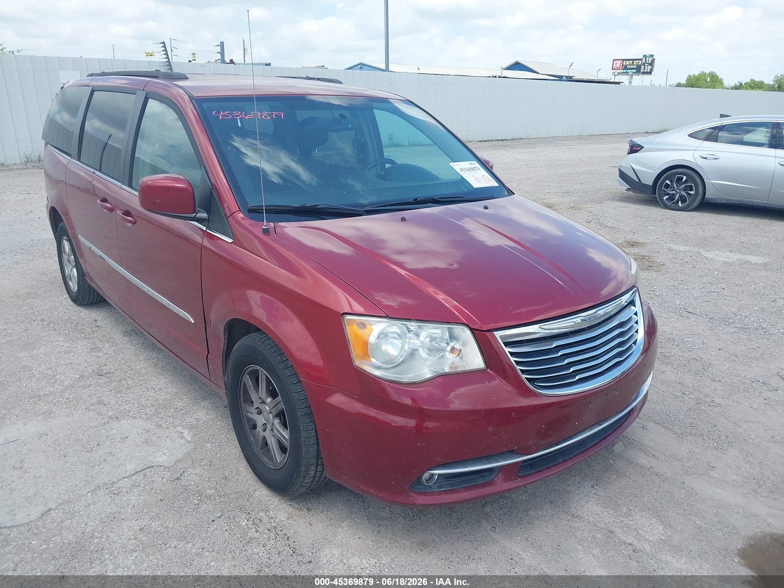 2013 Chrysler Town & Country Touring Red vin: 2C4RC1BGXDR637763