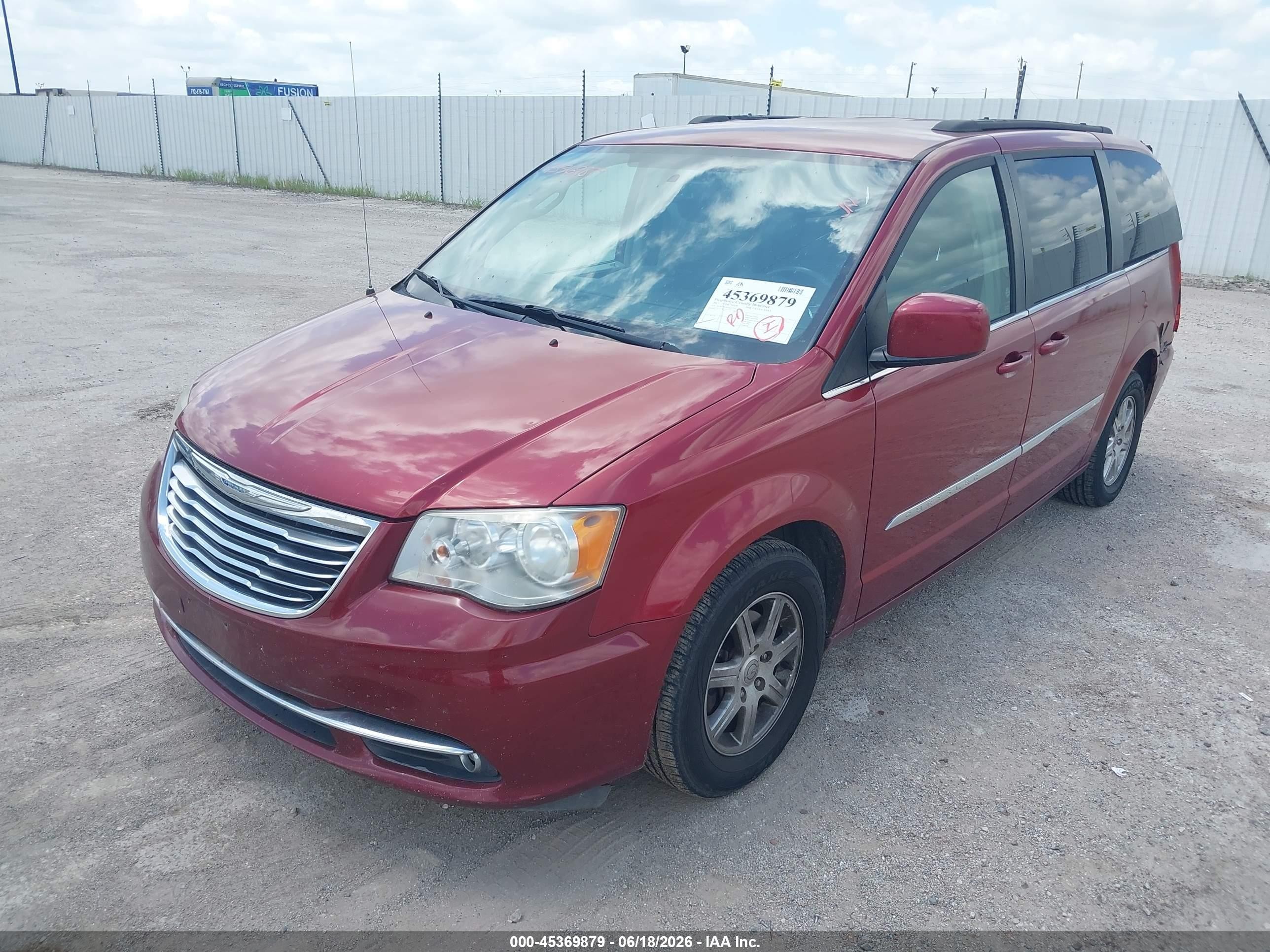 2013 Chrysler Town & Country Touring Red vin: 2C4RC1BGXDR637763