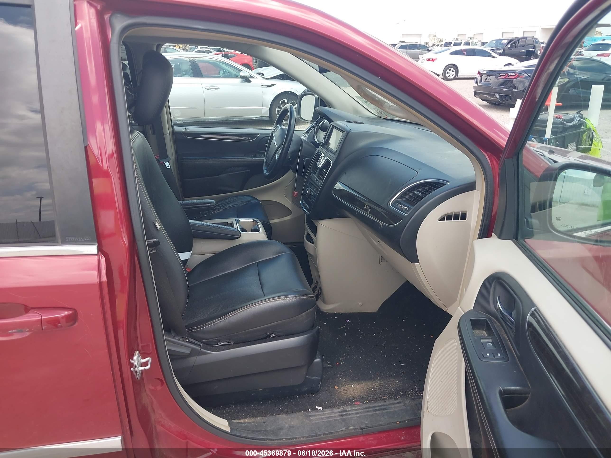 2013 Chrysler Town & Country Touring Red vin: 2C4RC1BGXDR637763