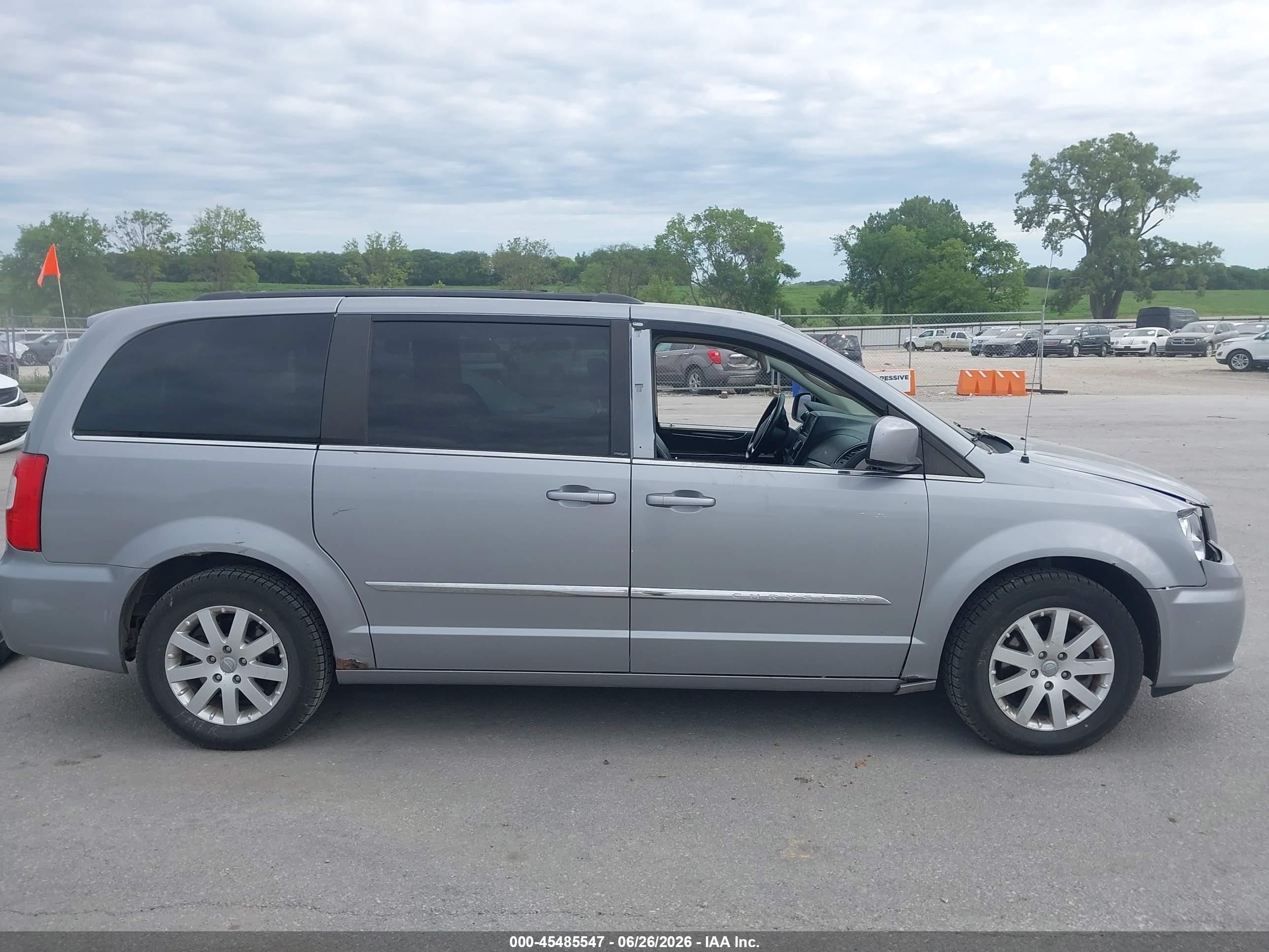2013 Chrysler Town & Country Touring Silver vin: 2C4RC1BGXDR661173