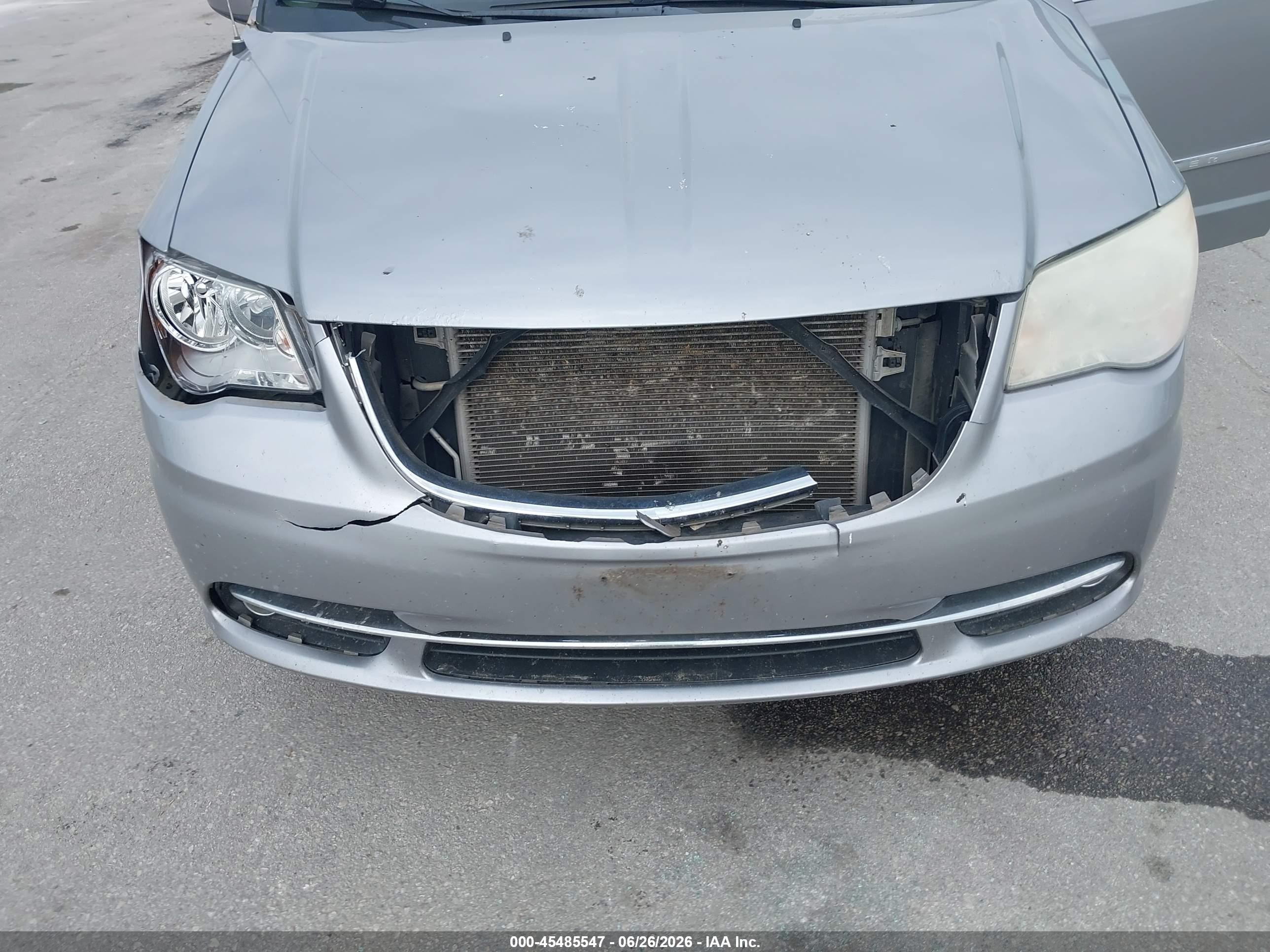 2013 Chrysler Town & Country Touring Silver vin: 2C4RC1BGXDR661173