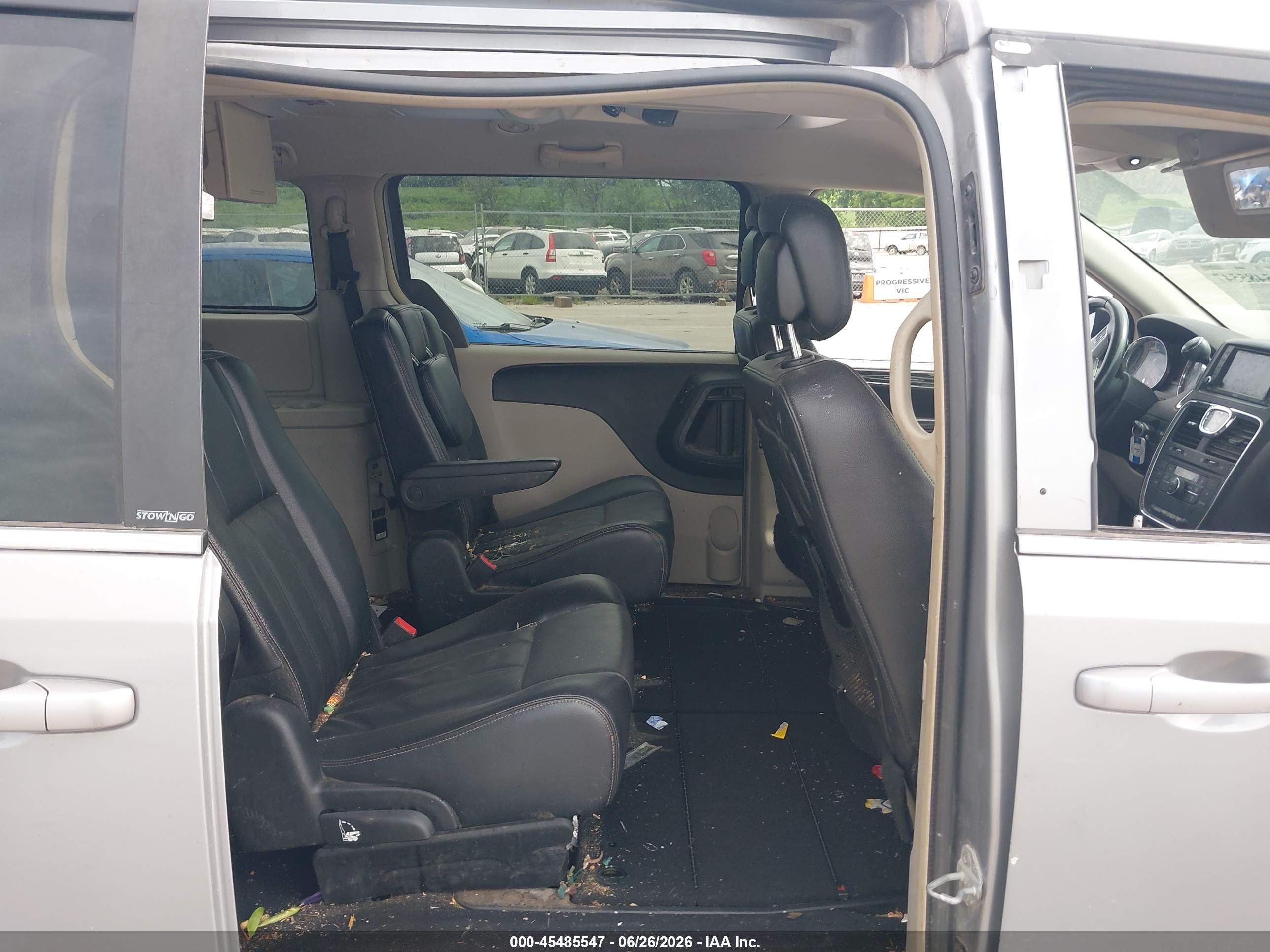 2013 Chrysler Town & Country Touring Silver vin: 2C4RC1BGXDR661173