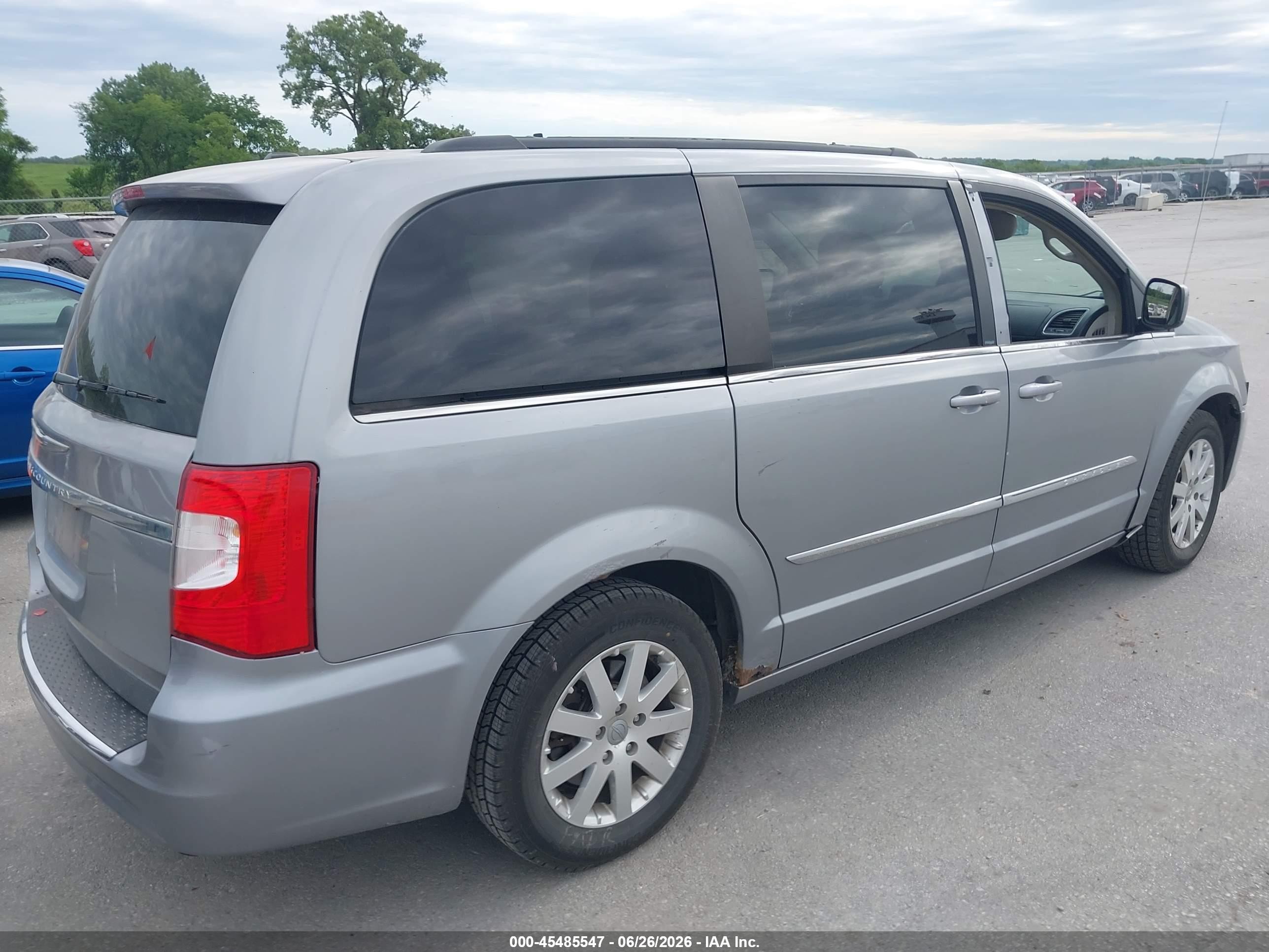 2013 Chrysler Town & Country Touring Silver vin: 2C4RC1BGXDR661173
