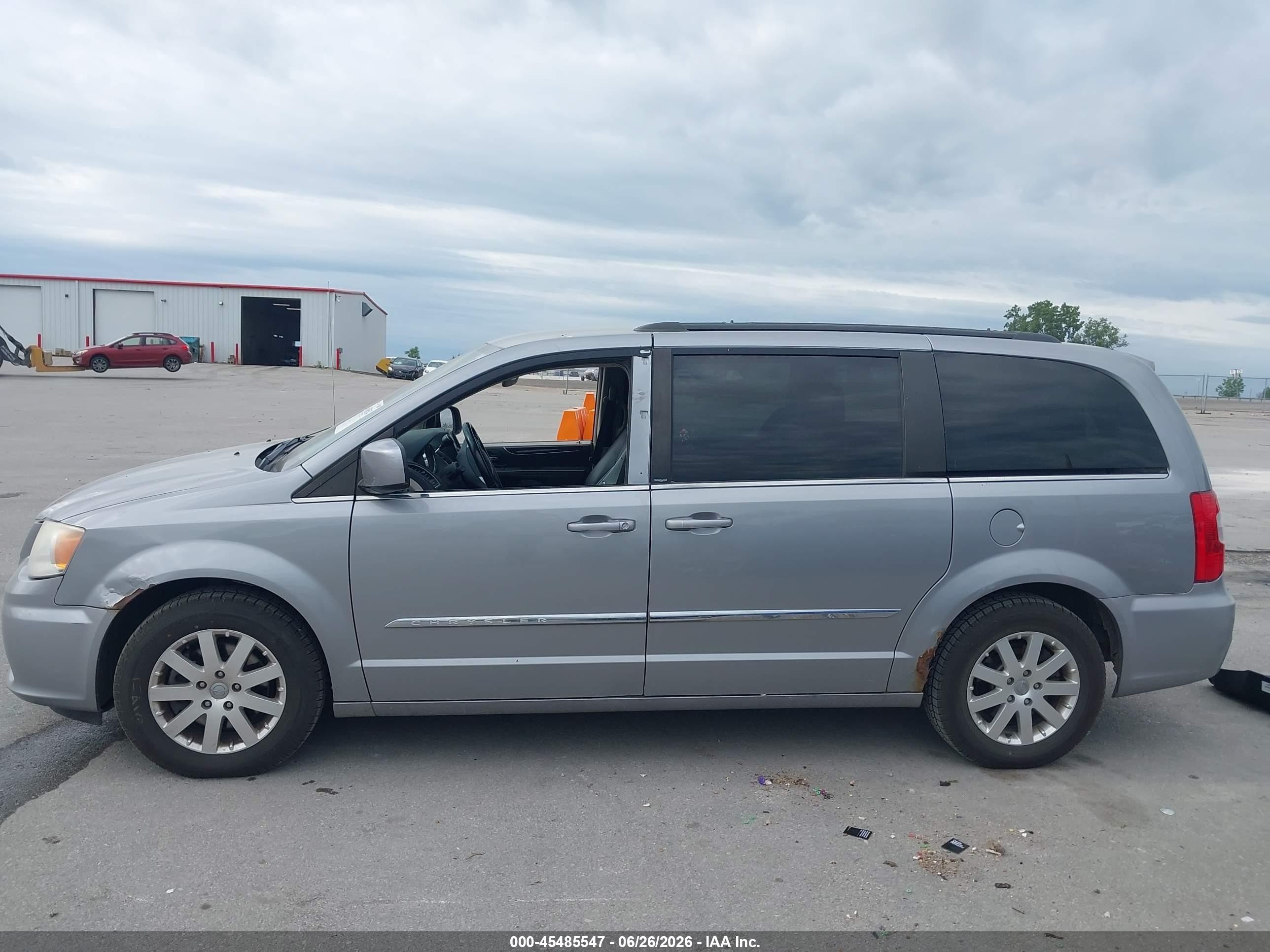2013 Chrysler Town & Country Touring Silver vin: 2C4RC1BGXDR661173
