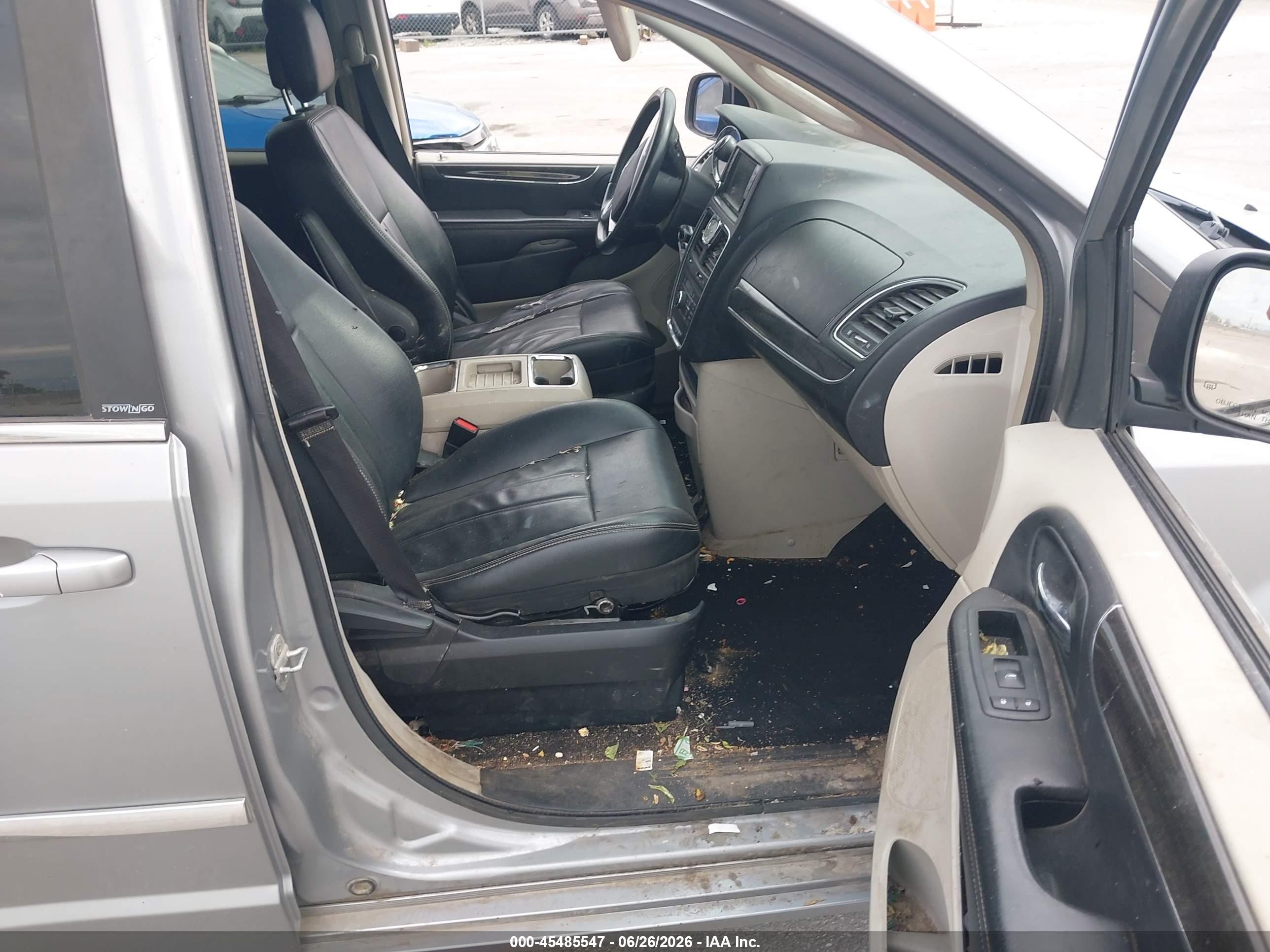 2013 Chrysler Town & Country Touring Silver vin: 2C4RC1BGXDR661173