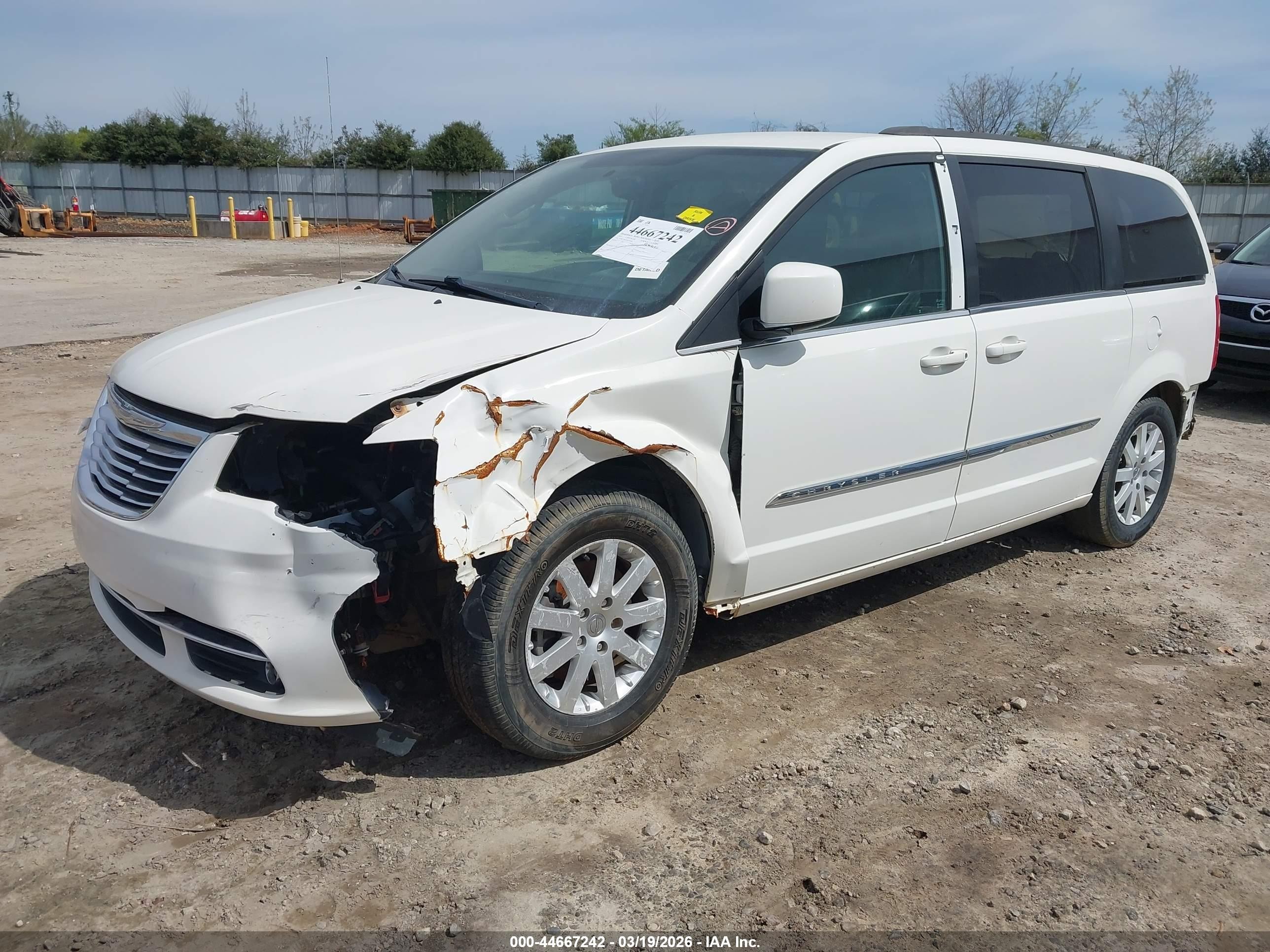 2013 Chrysler Town & Country Touring White vin: 2C4RC1BGXDR707066
