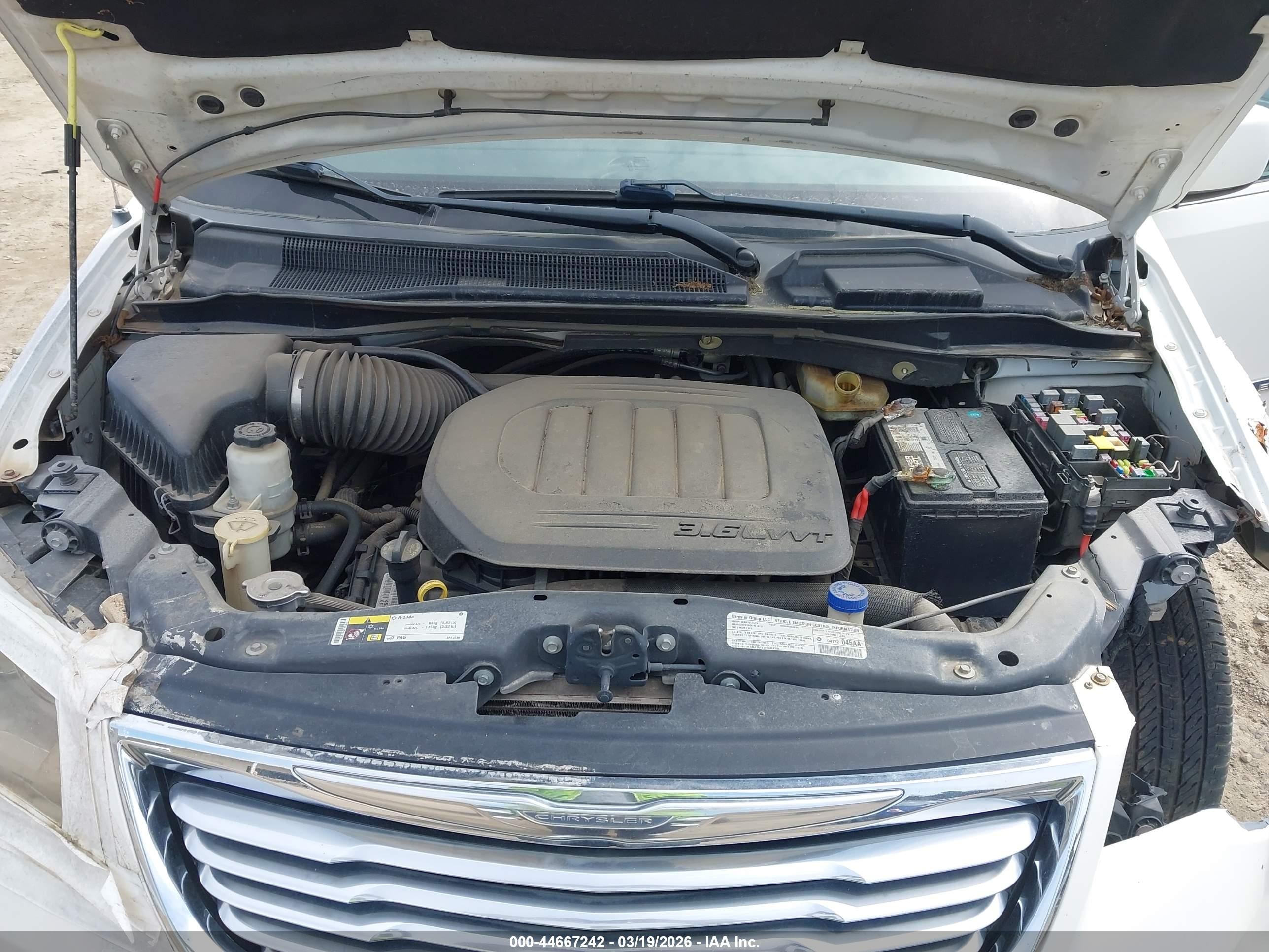 2013 Chrysler Town & Country Touring White vin: 2C4RC1BGXDR707066