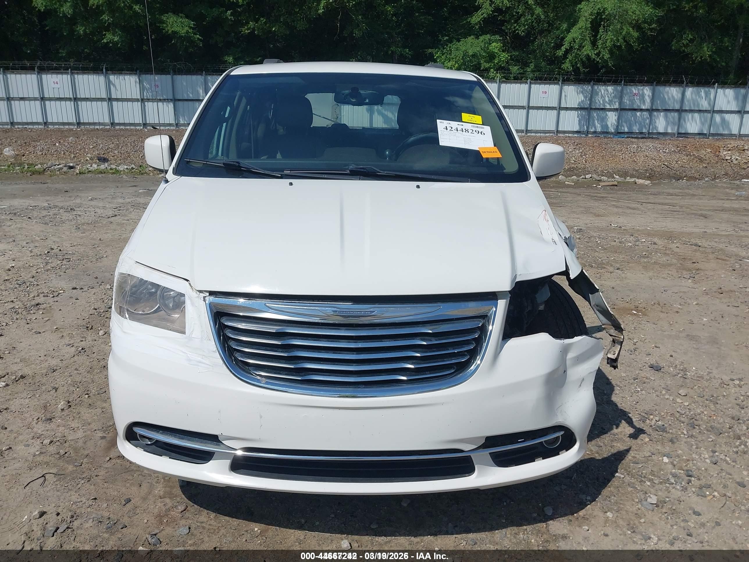 2013 Chrysler Town & Country Touring White vin: 2C4RC1BGXDR707066