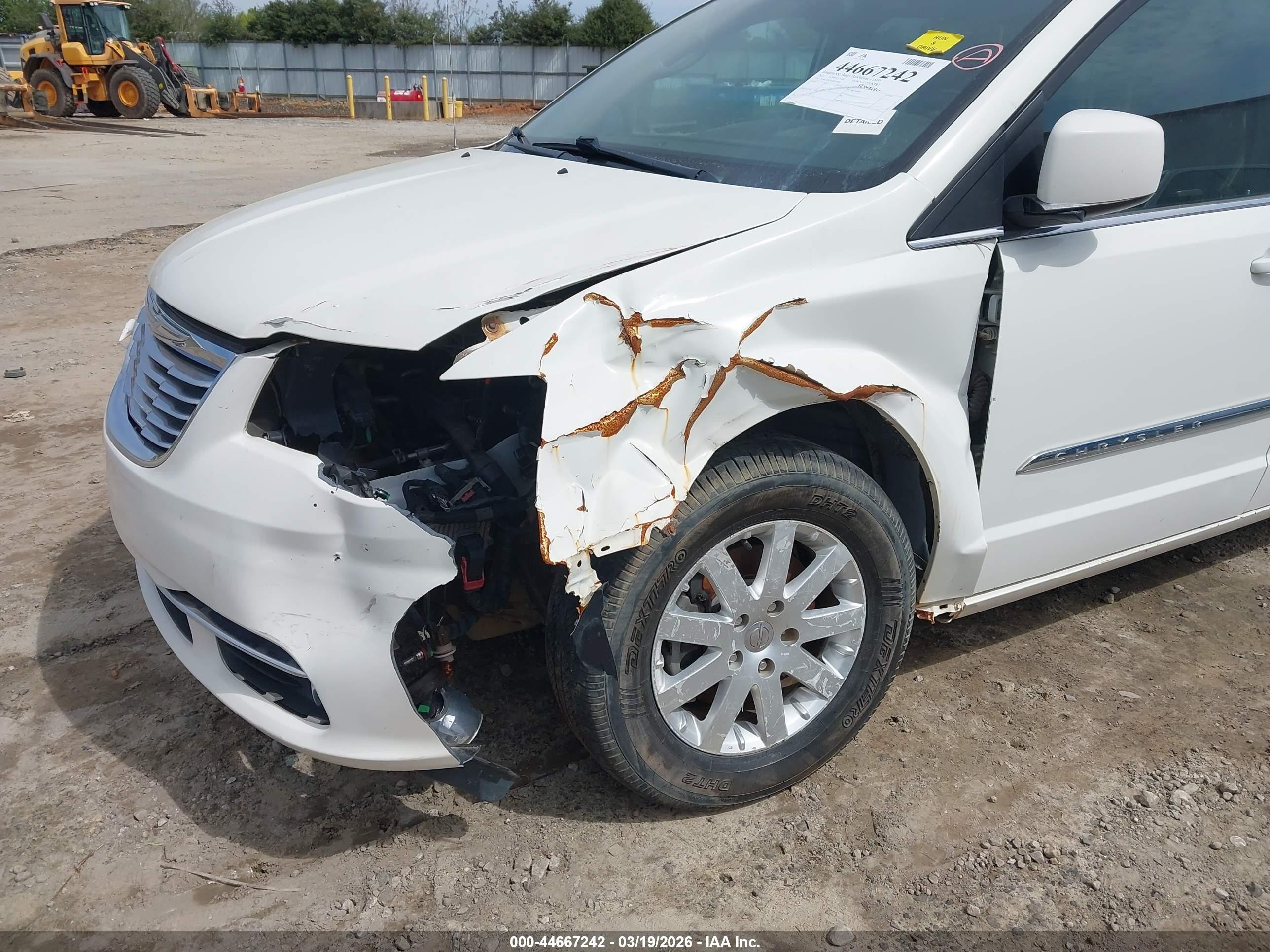2013 Chrysler Town & Country Touring White vin: 2C4RC1BGXDR707066