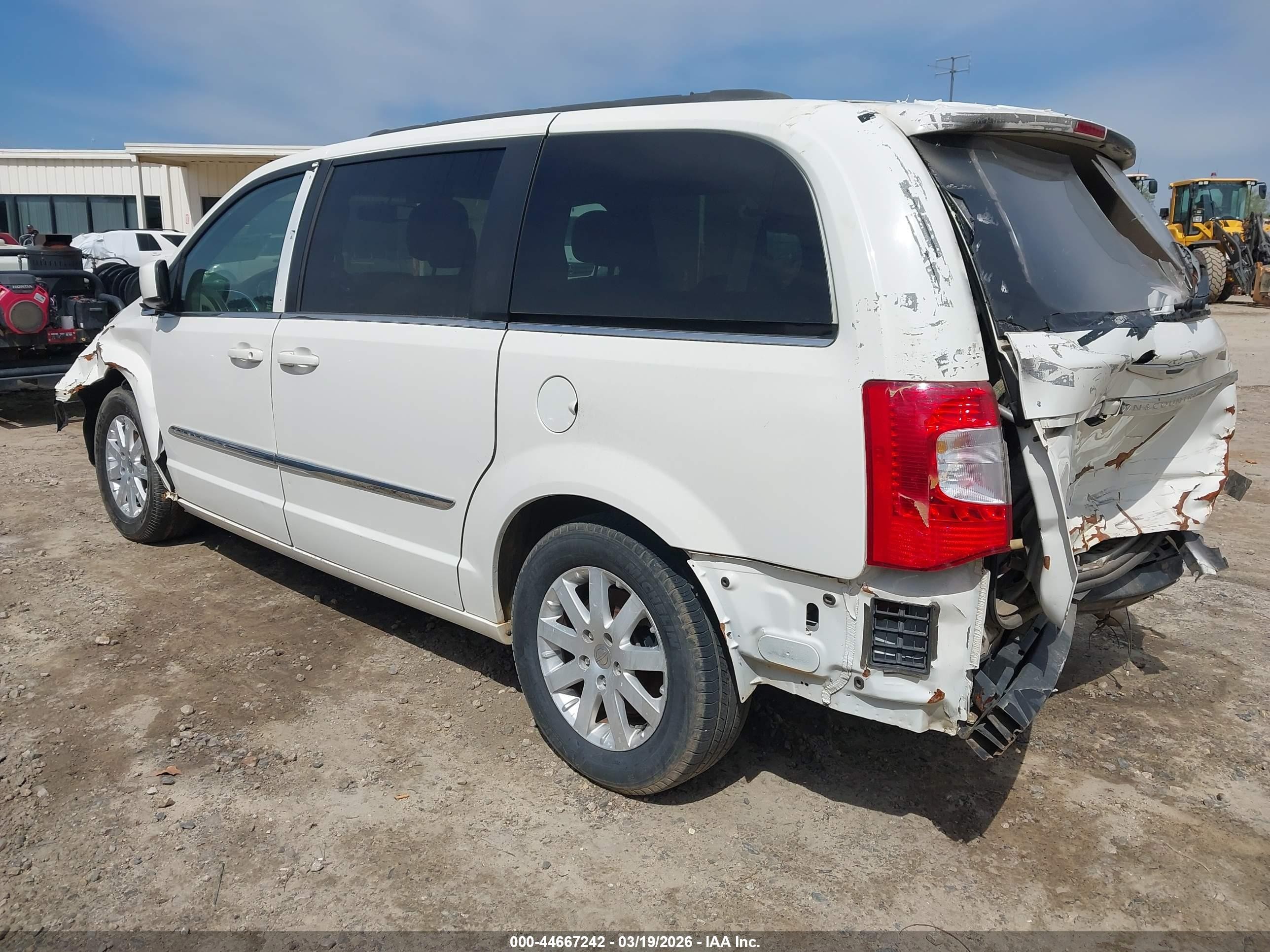 2013 Chrysler Town & Country Touring White vin: 2C4RC1BGXDR707066
