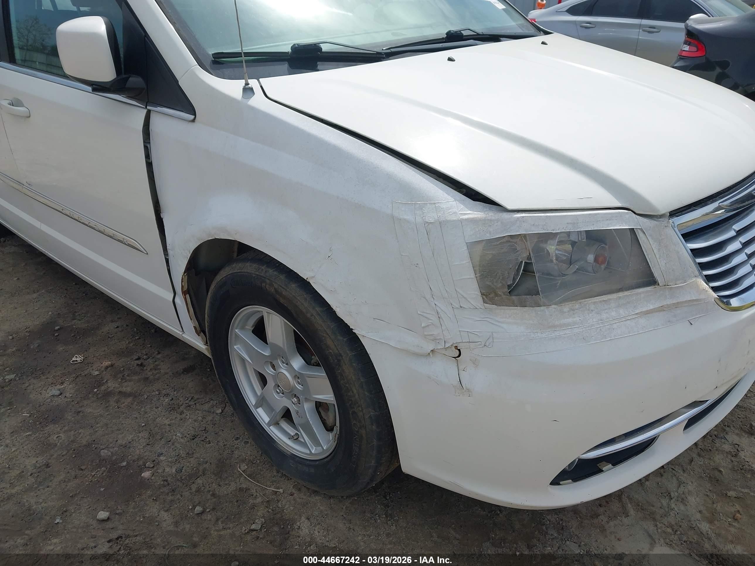 2013 Chrysler Town & Country Touring White vin: 2C4RC1BGXDR707066