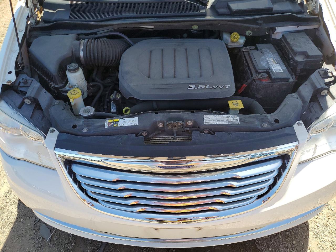 2013 Chrysler Town & Country Touring White vin: 2C4RC1BGXDR745641