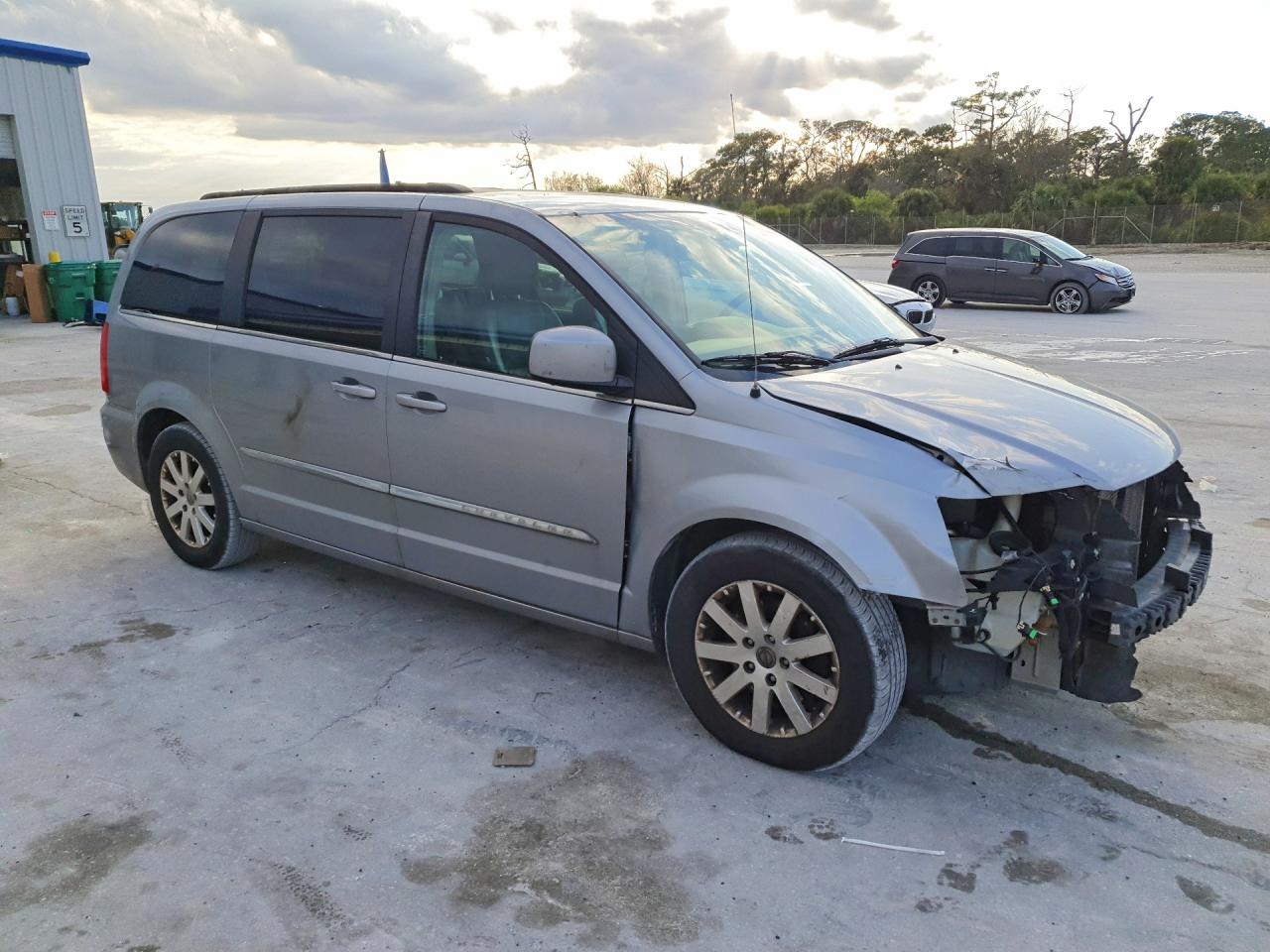 2013 Chrysler Town & Country Touring Серебряный vin: 2C4RC1BGXDR821875