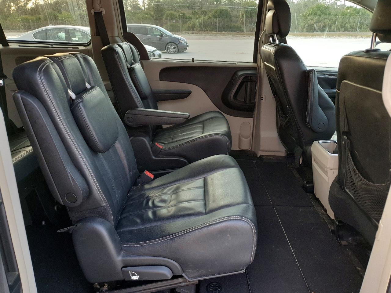 2013 Chrysler Town & Country Touring Серебряный vin: 2C4RC1BGXDR821875