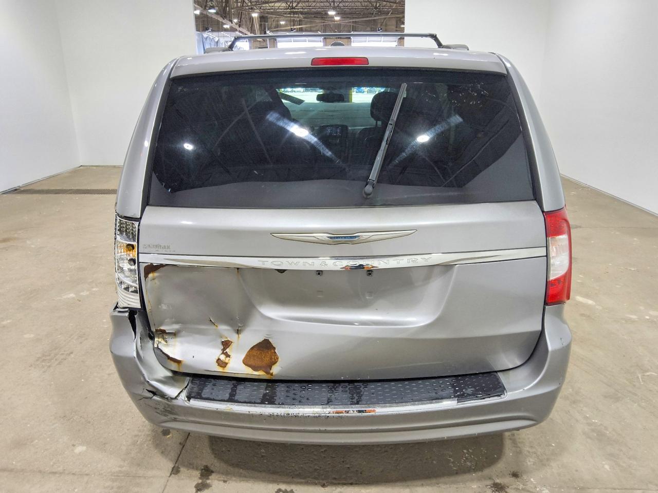 2014 Chrysler Town & Country Touring Silver vin: 2C4RC1BGXER111019