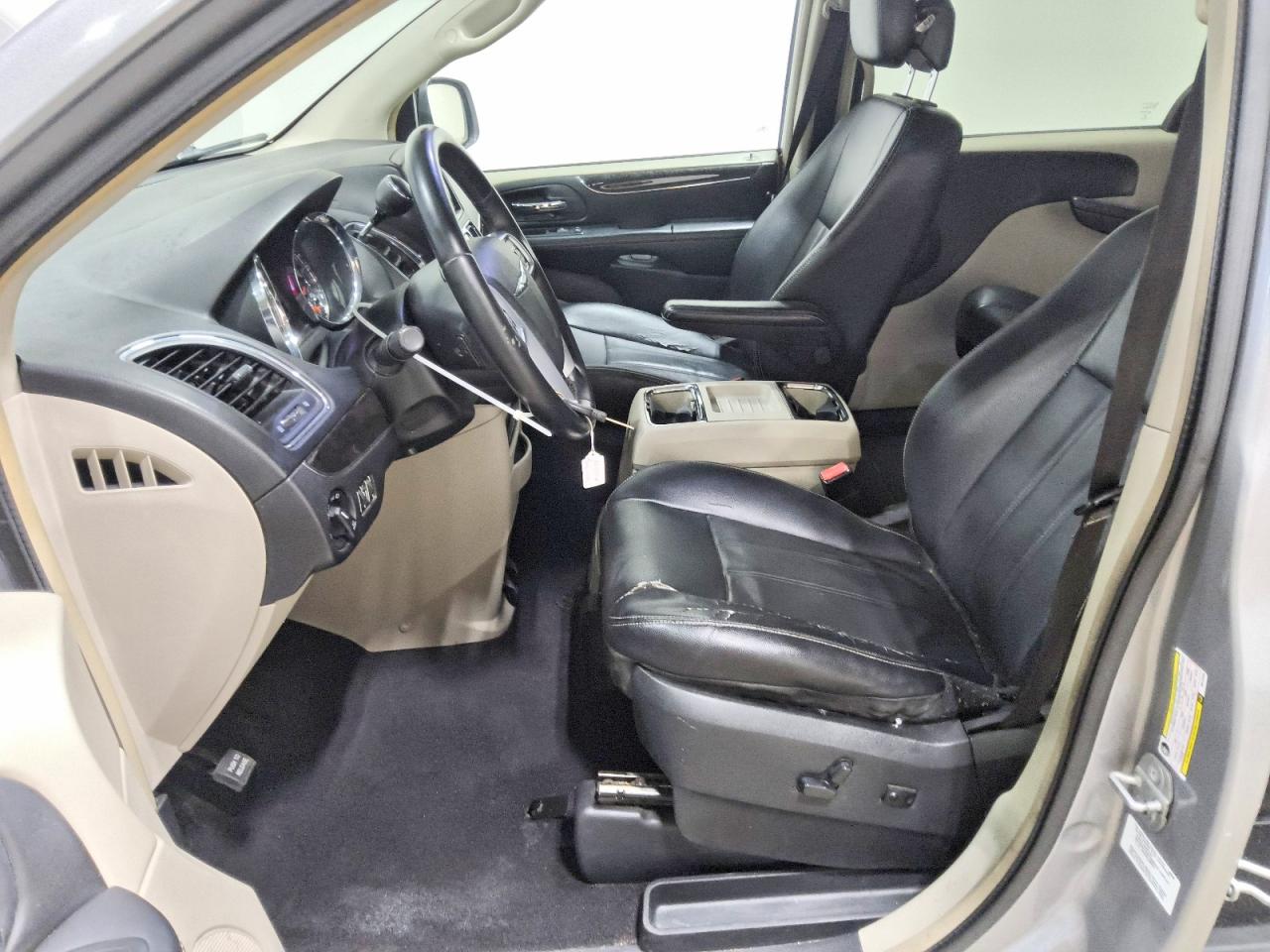 2014 Chrysler Town & Country Touring Silver vin: 2C4RC1BGXER111019