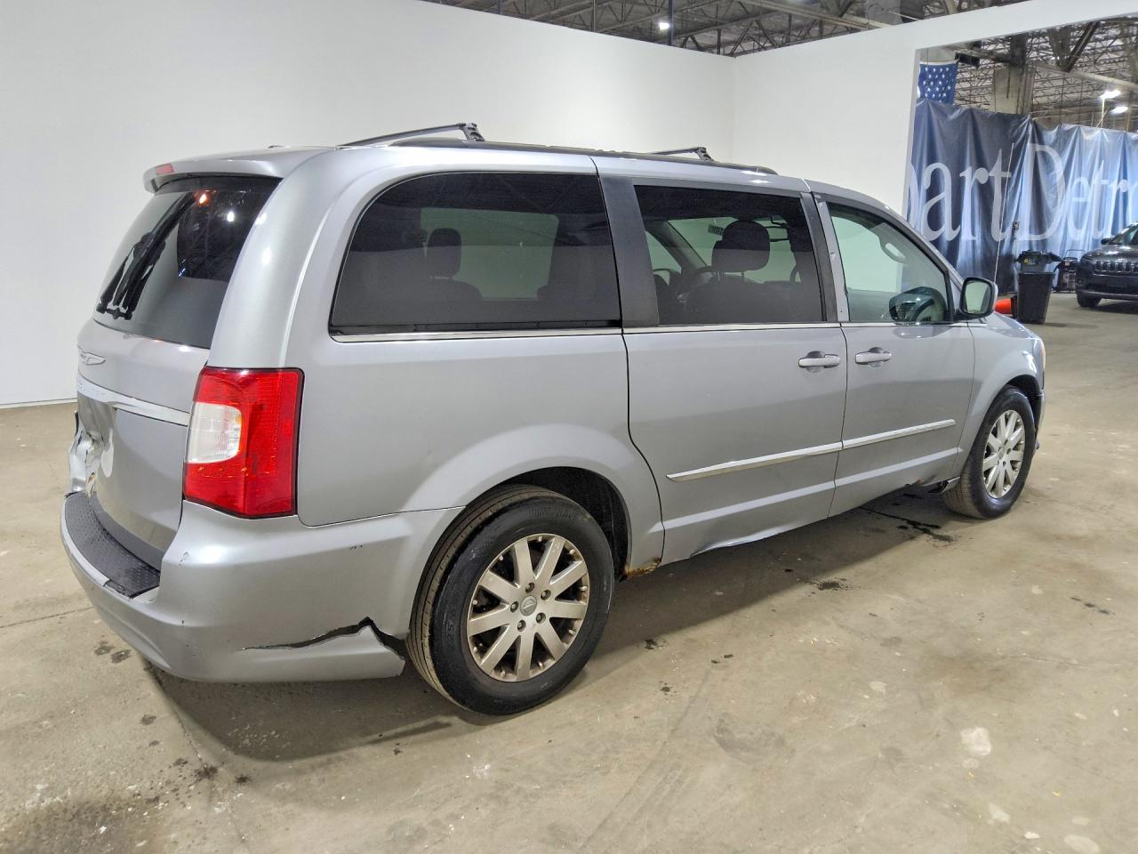 2014 Chrysler Town & Country Touring Silver vin: 2C4RC1BGXER111019