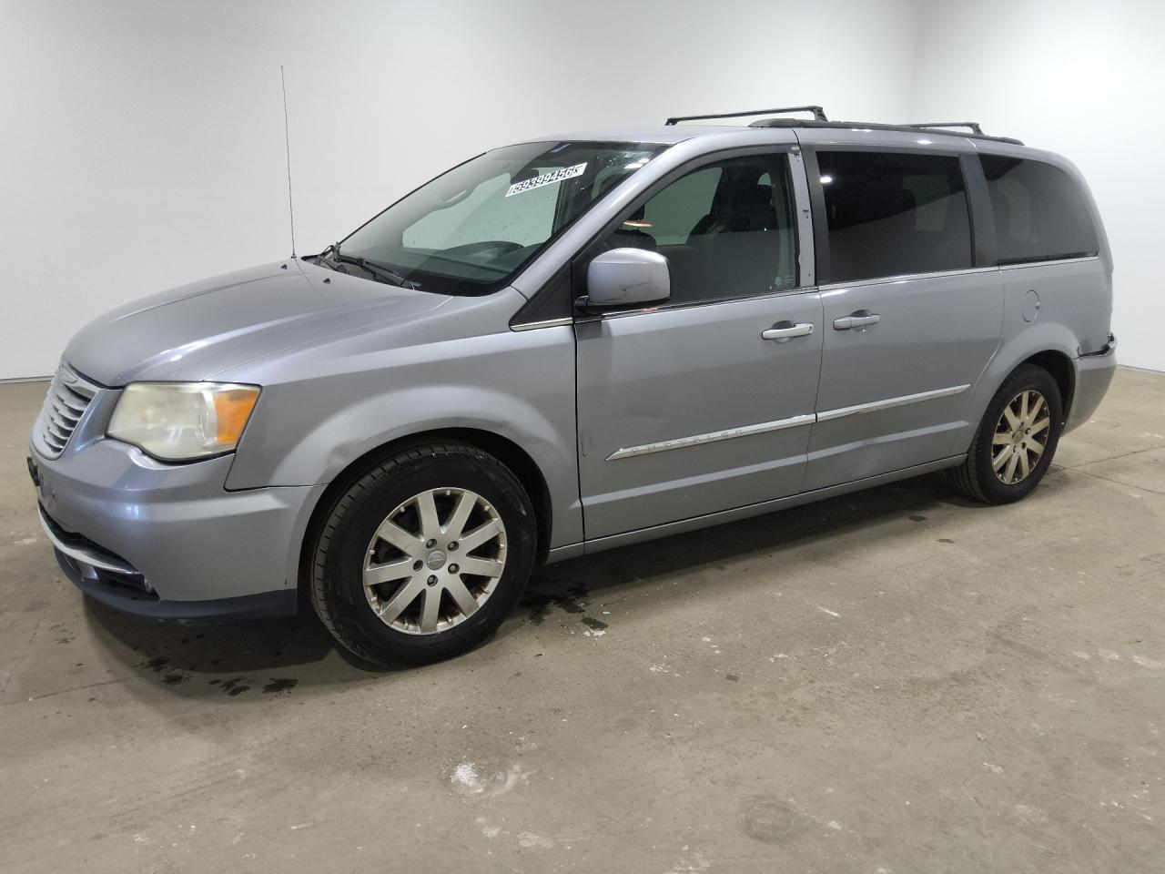 2014 Chrysler Town & Country Touring Silver vin: 2C4RC1BGXER111019 Damage: Left Rear Door, Dent(S) W/No Paint Dmg, > 12 Inches