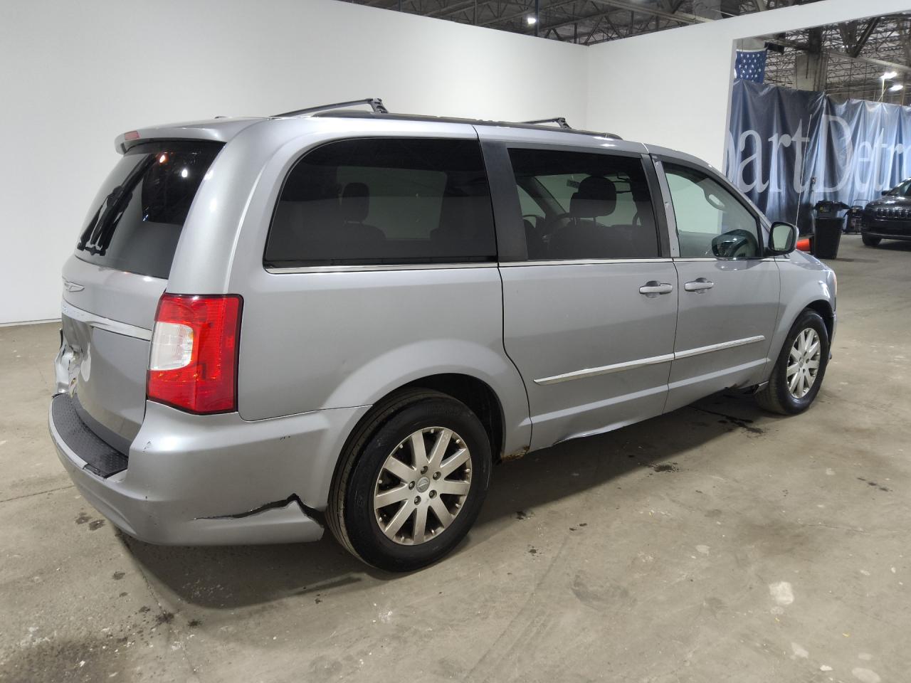 2014 Chrysler Town & Country Touring Silver vin: 2C4RC1BGXER111019 Damage: Rear Wiper, Broken, Replacement Required