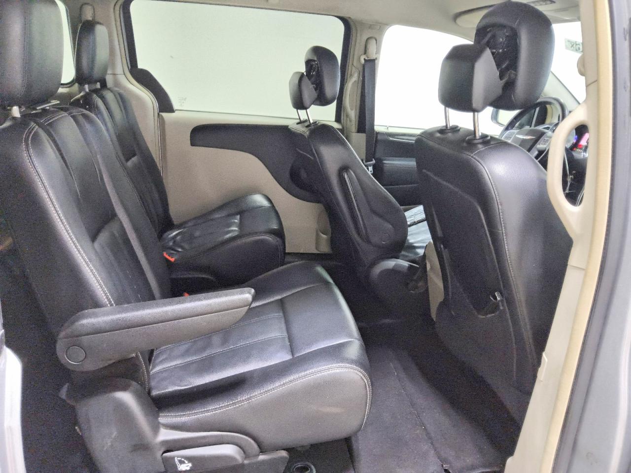 2014 Chrysler Town & Country Touring Silver vin: 2C4RC1BGXER111019