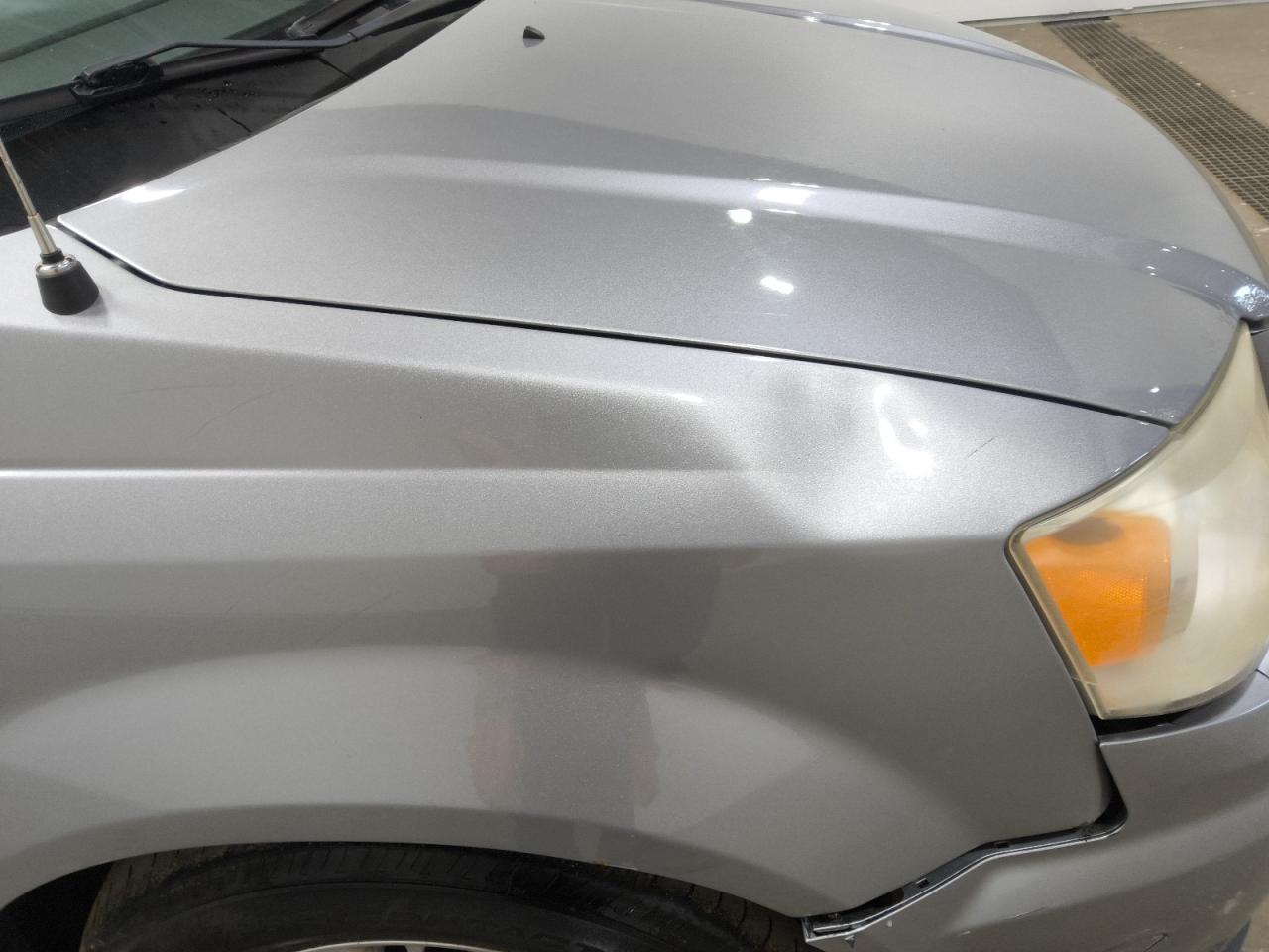 2014 Chrysler Town & Country Touring Silver vin: 2C4RC1BGXER111019 Damage: Right Front Fender, Dent(S) W/No Paint Dmg, > 12 Inches
