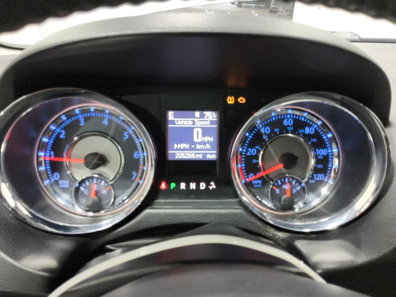 2014 Chrysler Town & Country Touring Silver vin: 2C4RC1BGXER111019 Damage: Warning Light - Engine, On, Unacceptable