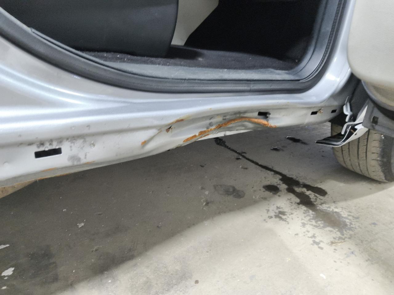 2014 Chrysler Town & Country Touring Silver vin: 2C4RC1BGXER111019 Damage: Right Rocker Panel, Severe Damage, Replacement Required