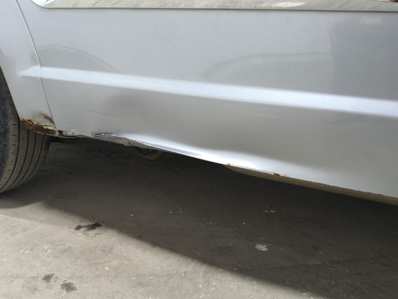 2014 Chrysler Town & Country Touring Silver vin: 2C4RC1BGXER111019 Damage: Right Rear Door, Dent(S) W/ Paint Dmg, > 12 Inches