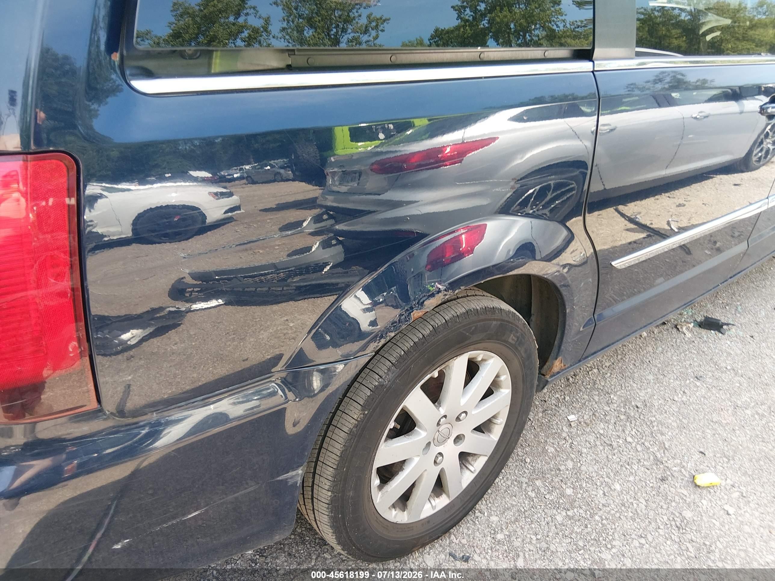 2014 Chrysler Town & Country Touring Blue vin: 2C4RC1BGXER112316