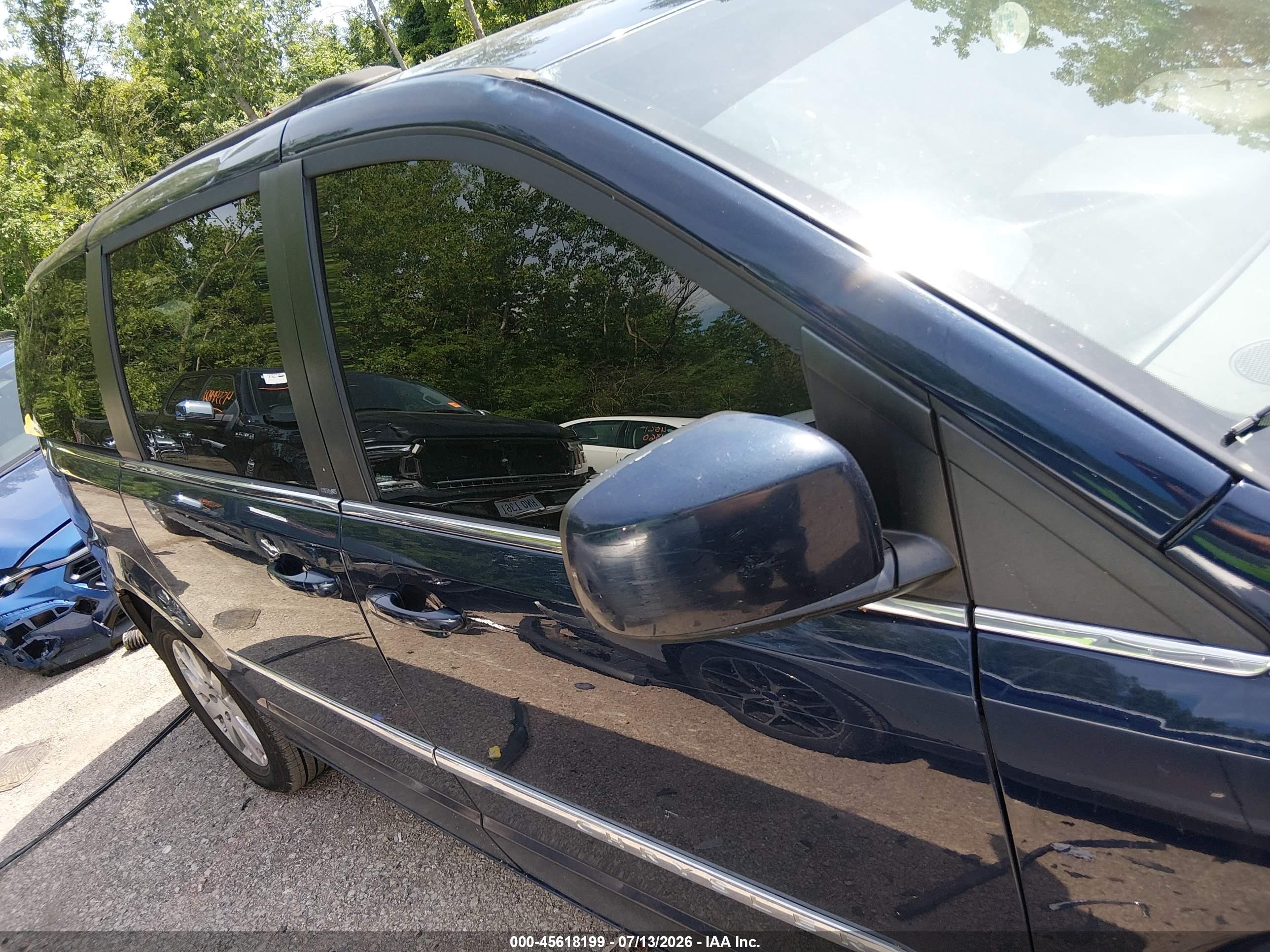 2014 Chrysler Town & Country Touring Blue vin: 2C4RC1BGXER112316