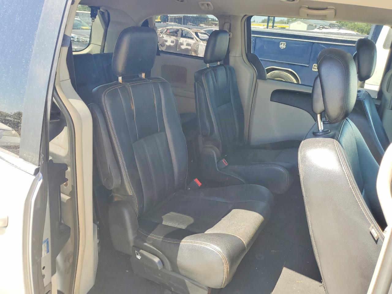 2014 Chrysler Town & Country Touring Silver vin: 2C4RC1BGXER203733