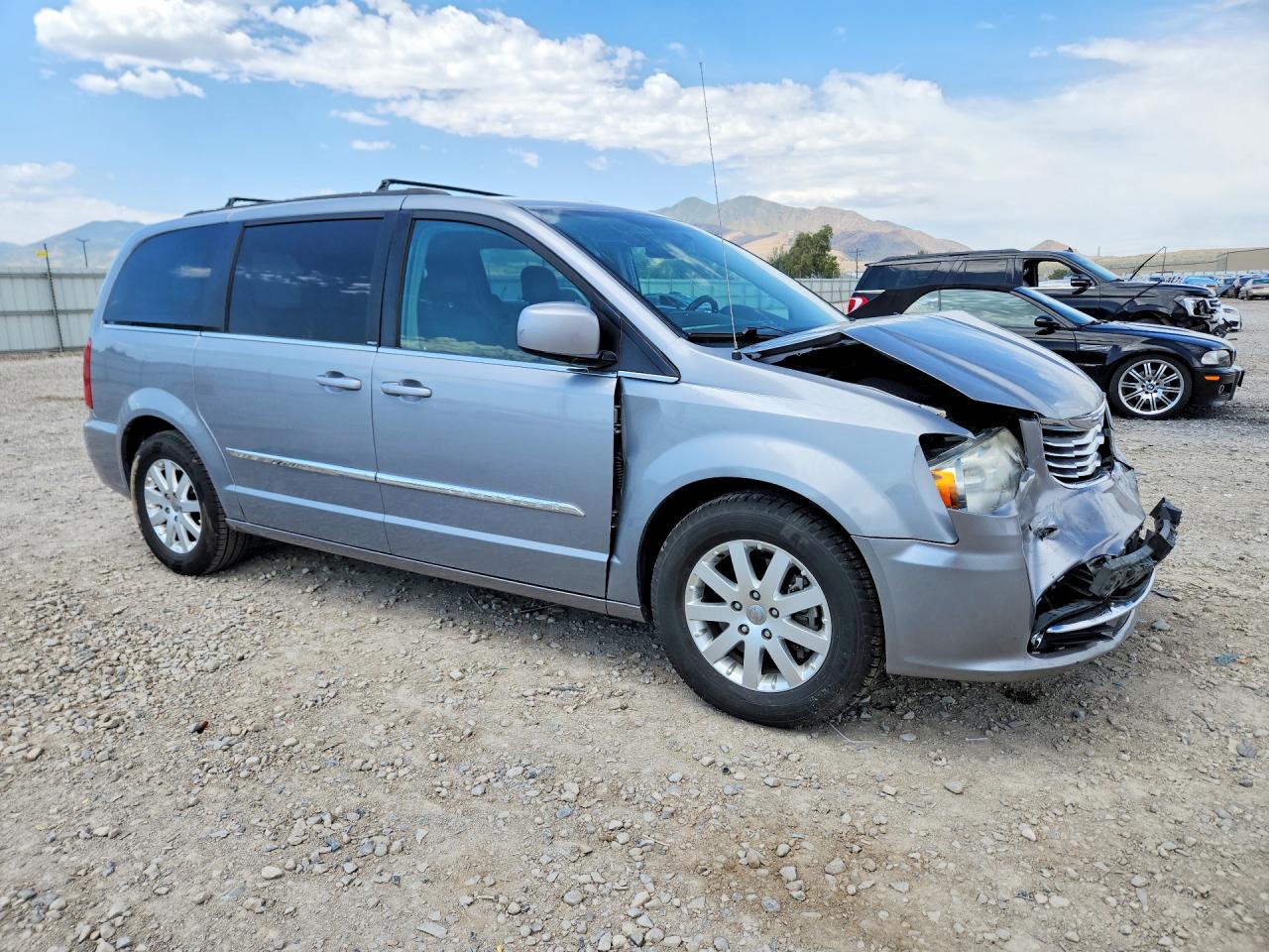 2014 Chrysler Town & Country Touring Silver vin: 2C4RC1BGXER208334