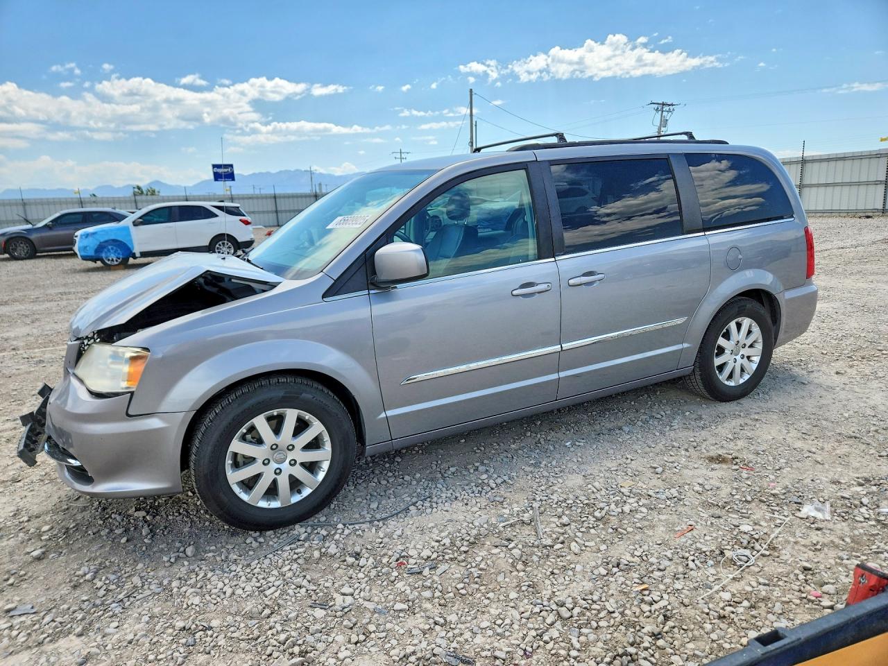 2014 Chrysler Town & Country Touring Silver vin: 2C4RC1BGXER208334