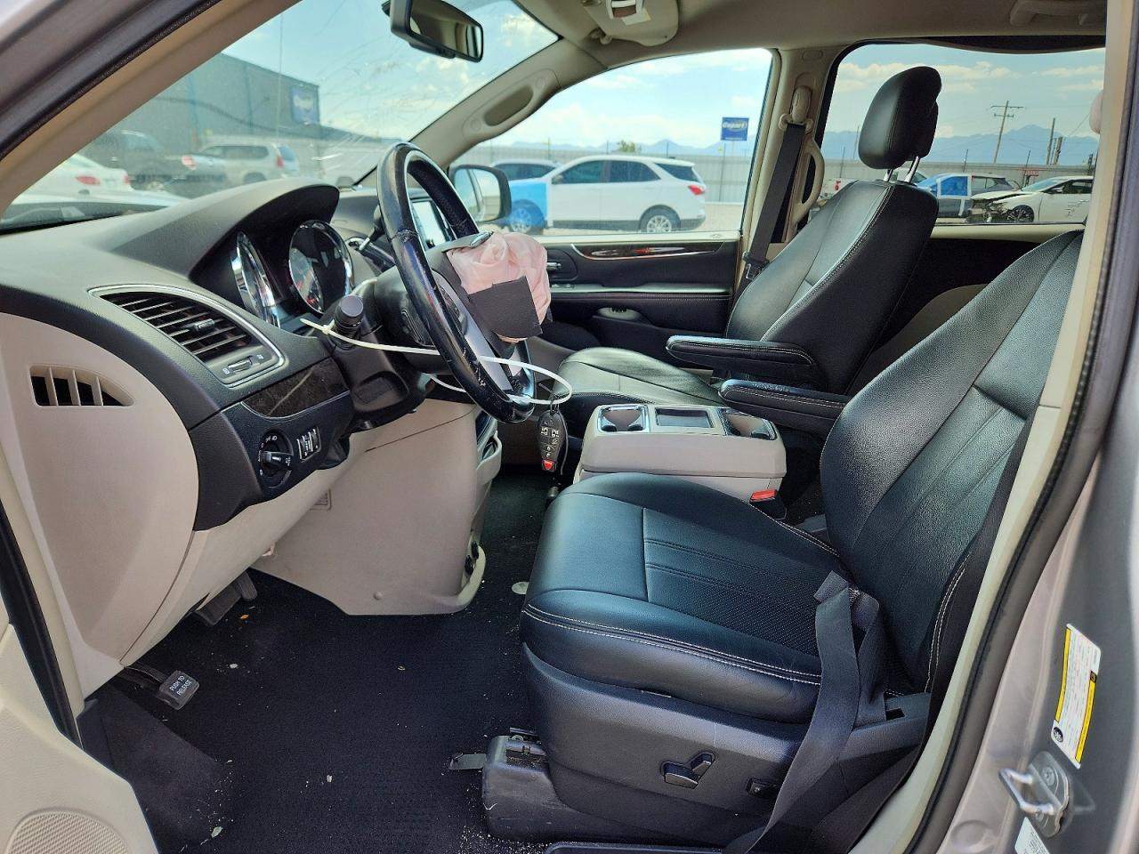 2014 Chrysler Town & Country Touring Silver vin: 2C4RC1BGXER208334
