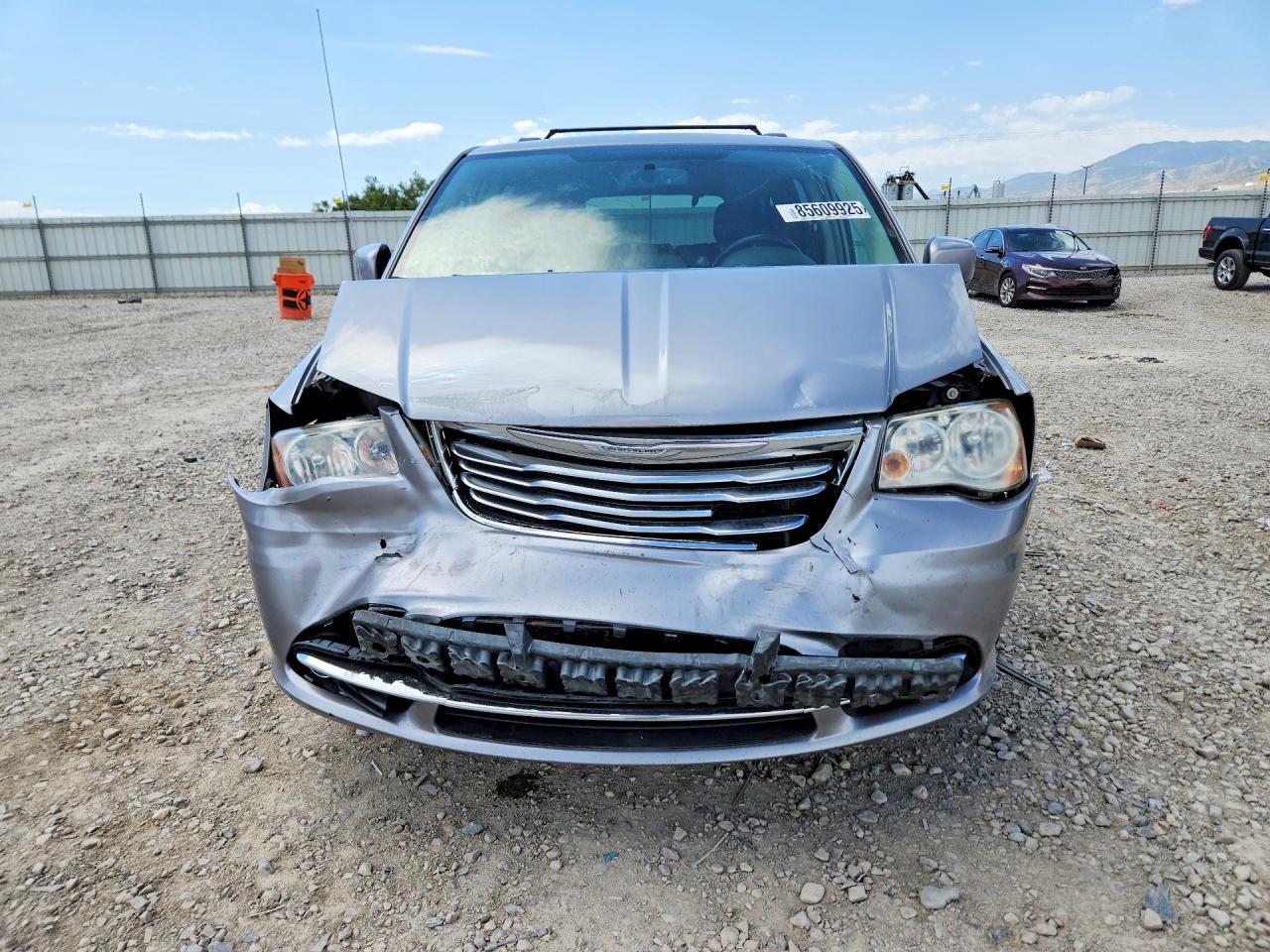 2014 Chrysler Town & Country Touring Silver vin: 2C4RC1BGXER208334